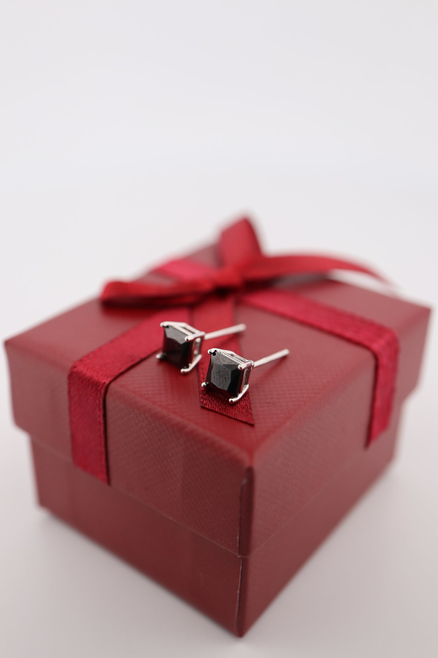 ZIRCON 925 SILVER STUDS BE027