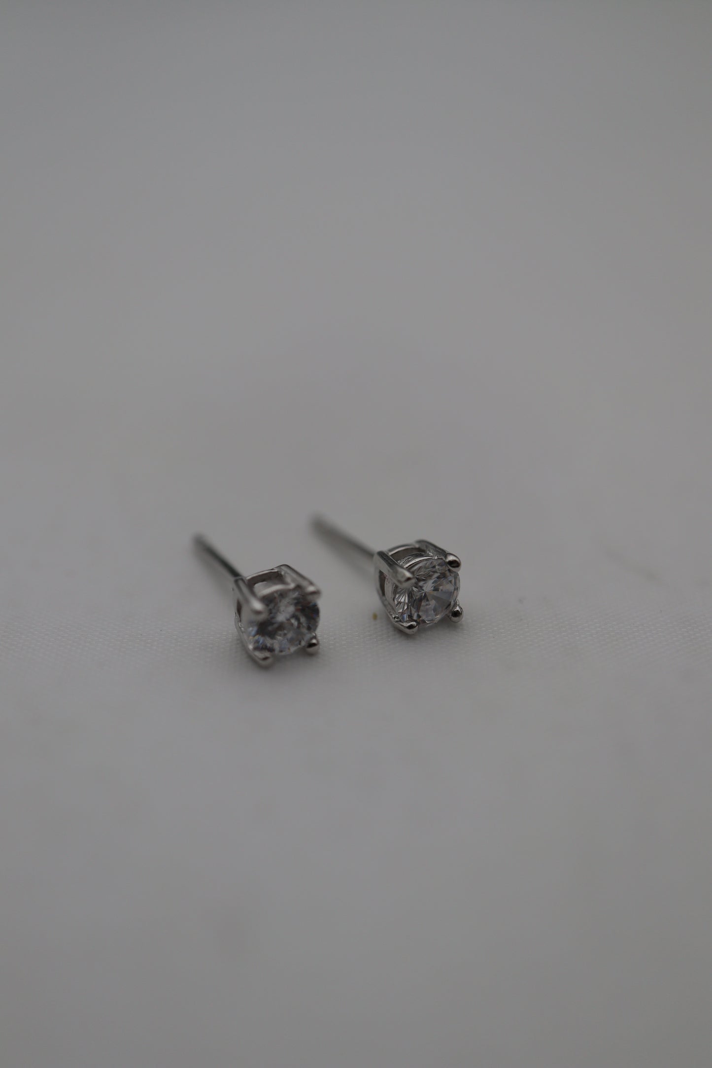SILVER EAR STUDS GE223