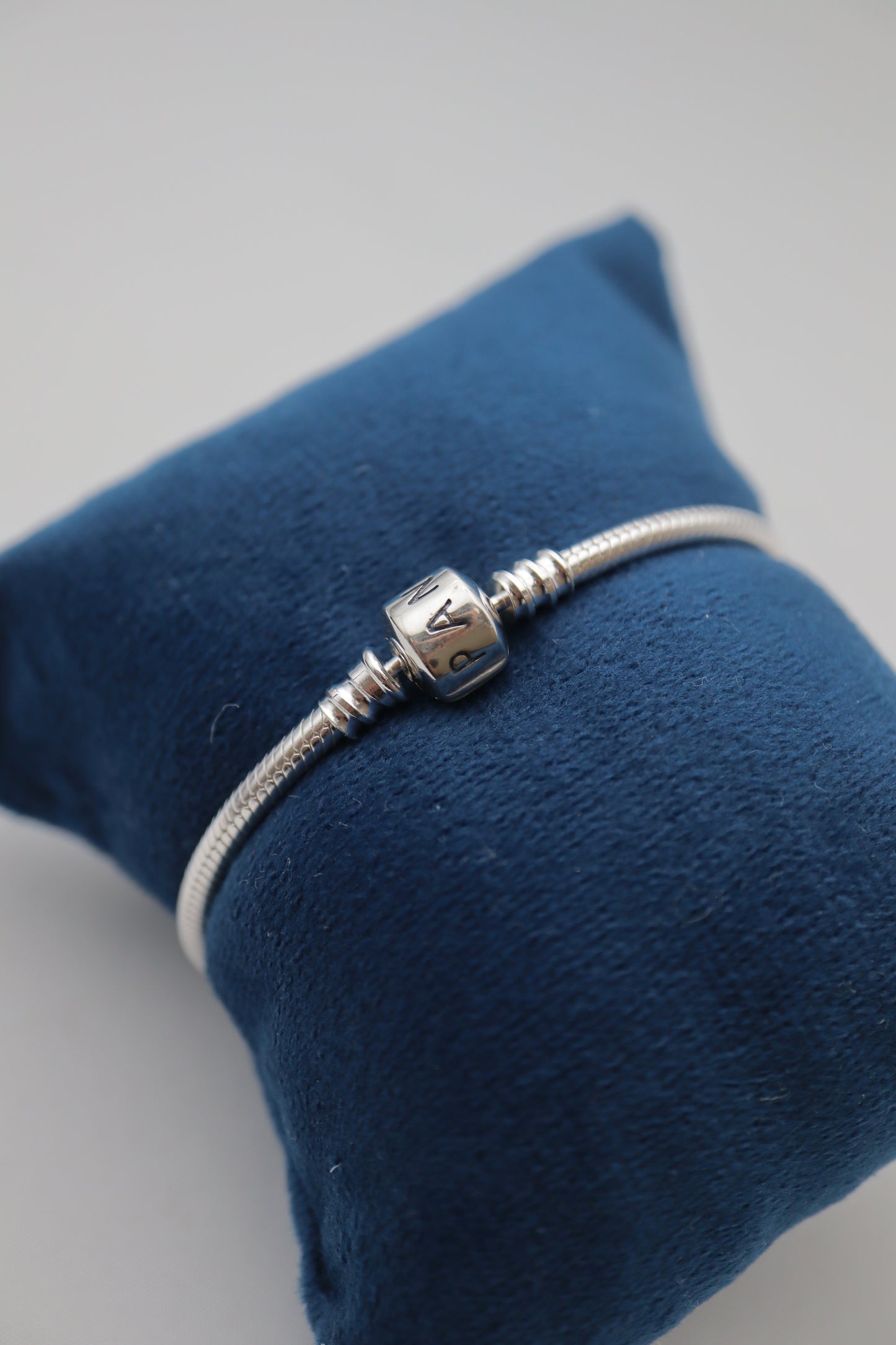 PANDORA BRACELET SIZE 19 PB031