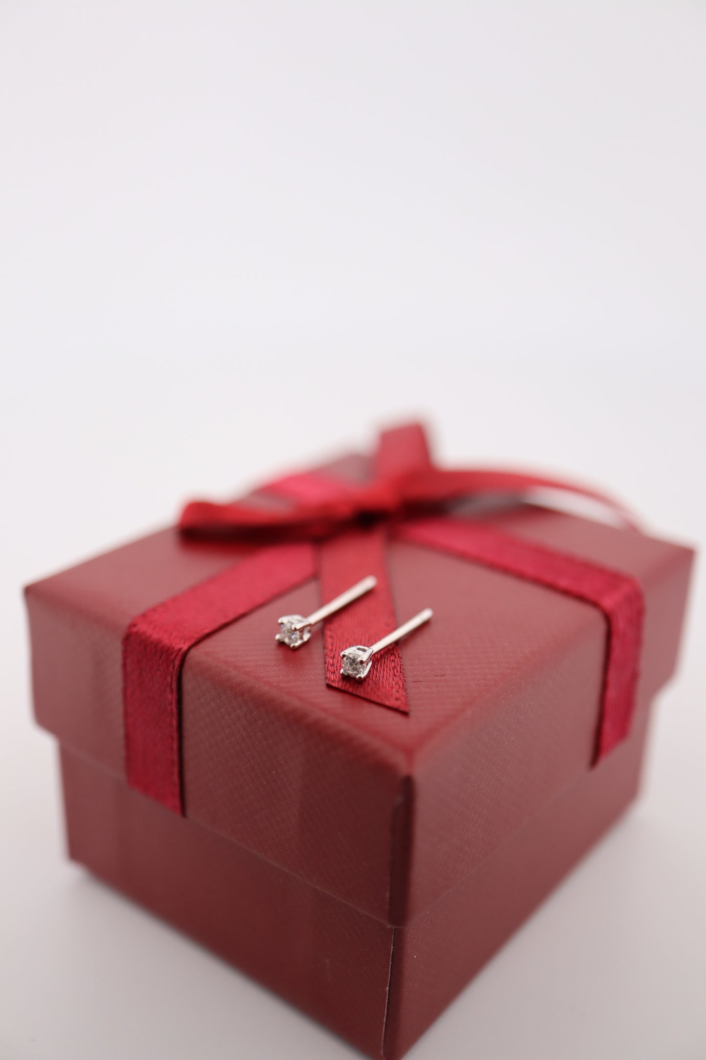 ZIRCON 925 SILVER STUDS BE074
