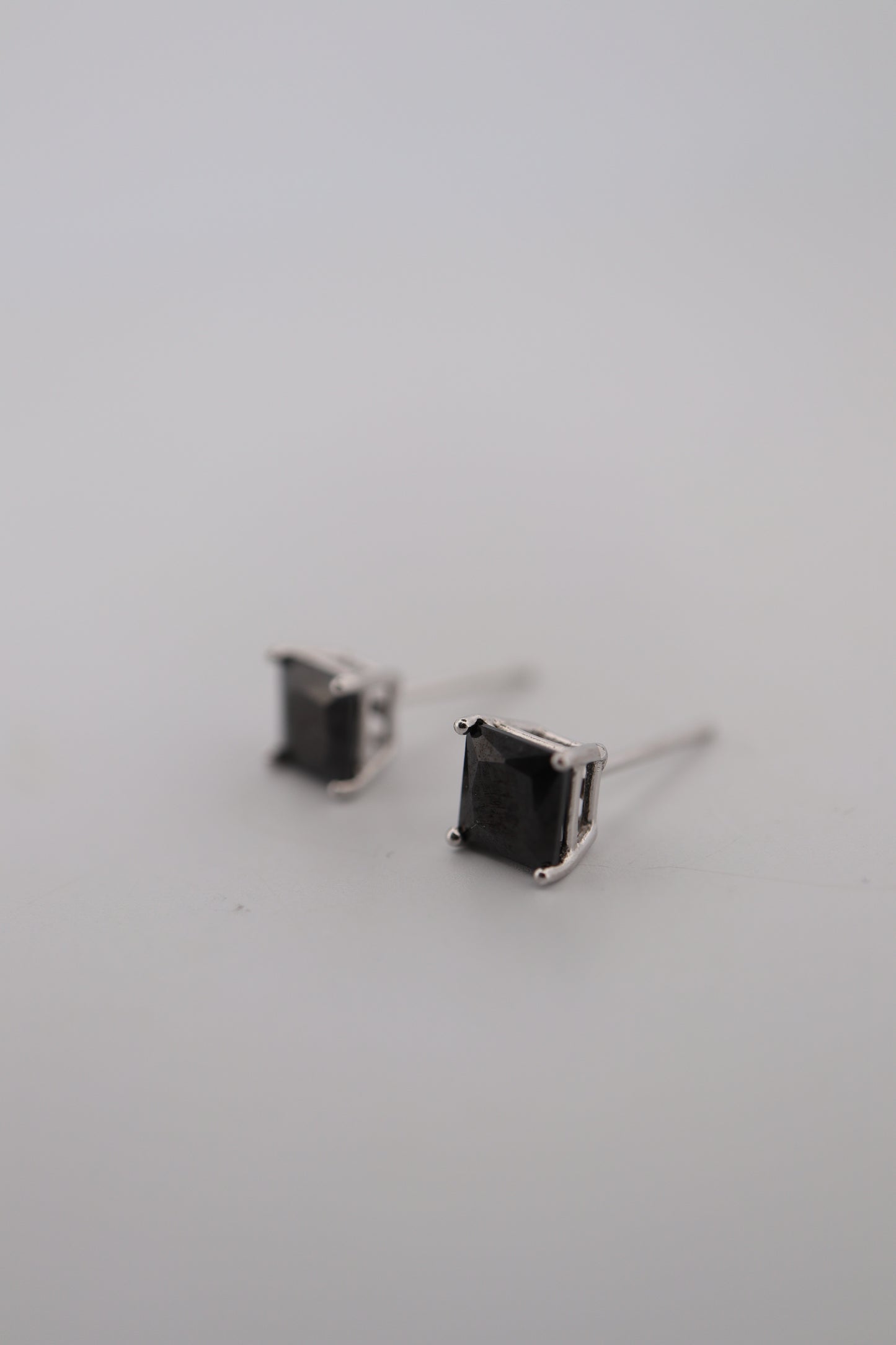 ZIRCON 925 SILVER STUDS BE027