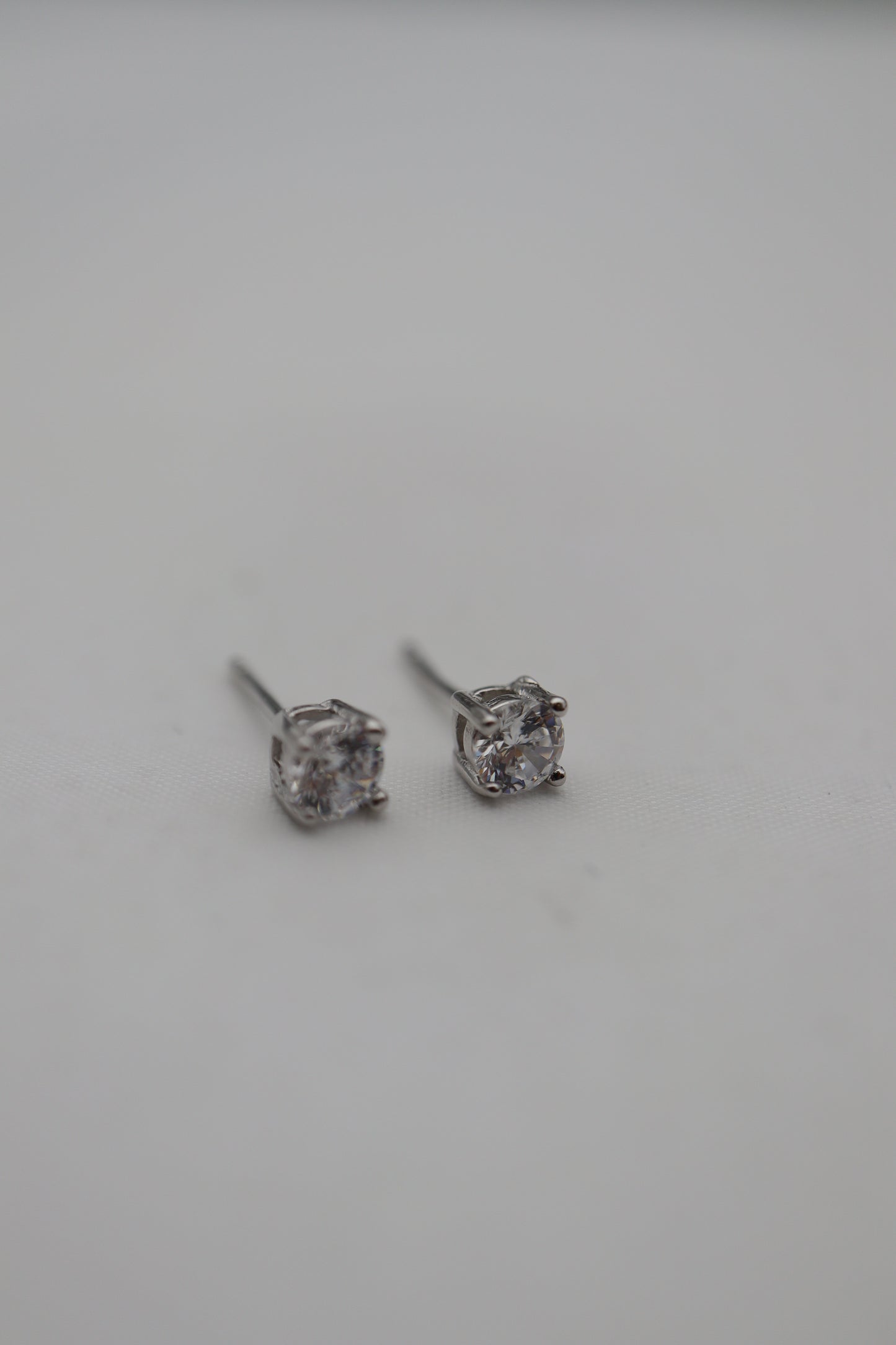 SILVER EAR STUDS GE331