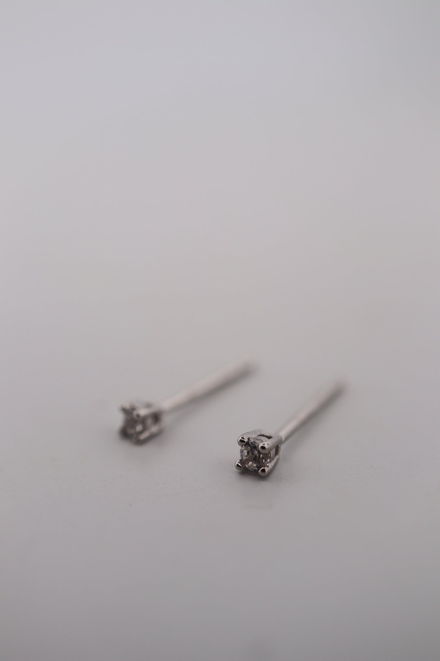 ZIRCON 925 SILVER STUDS BE072