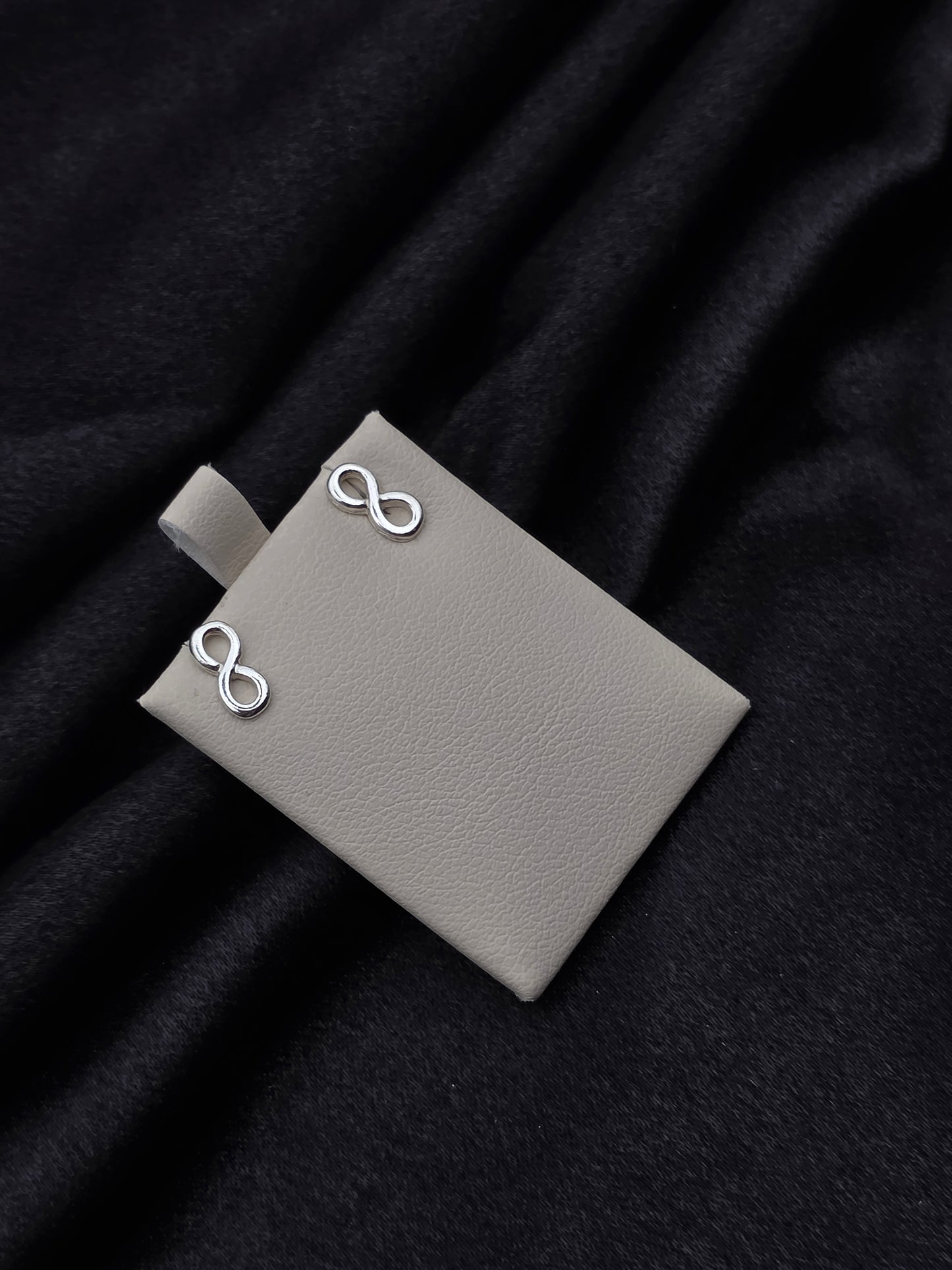 SILVER EAR STUDS GE151