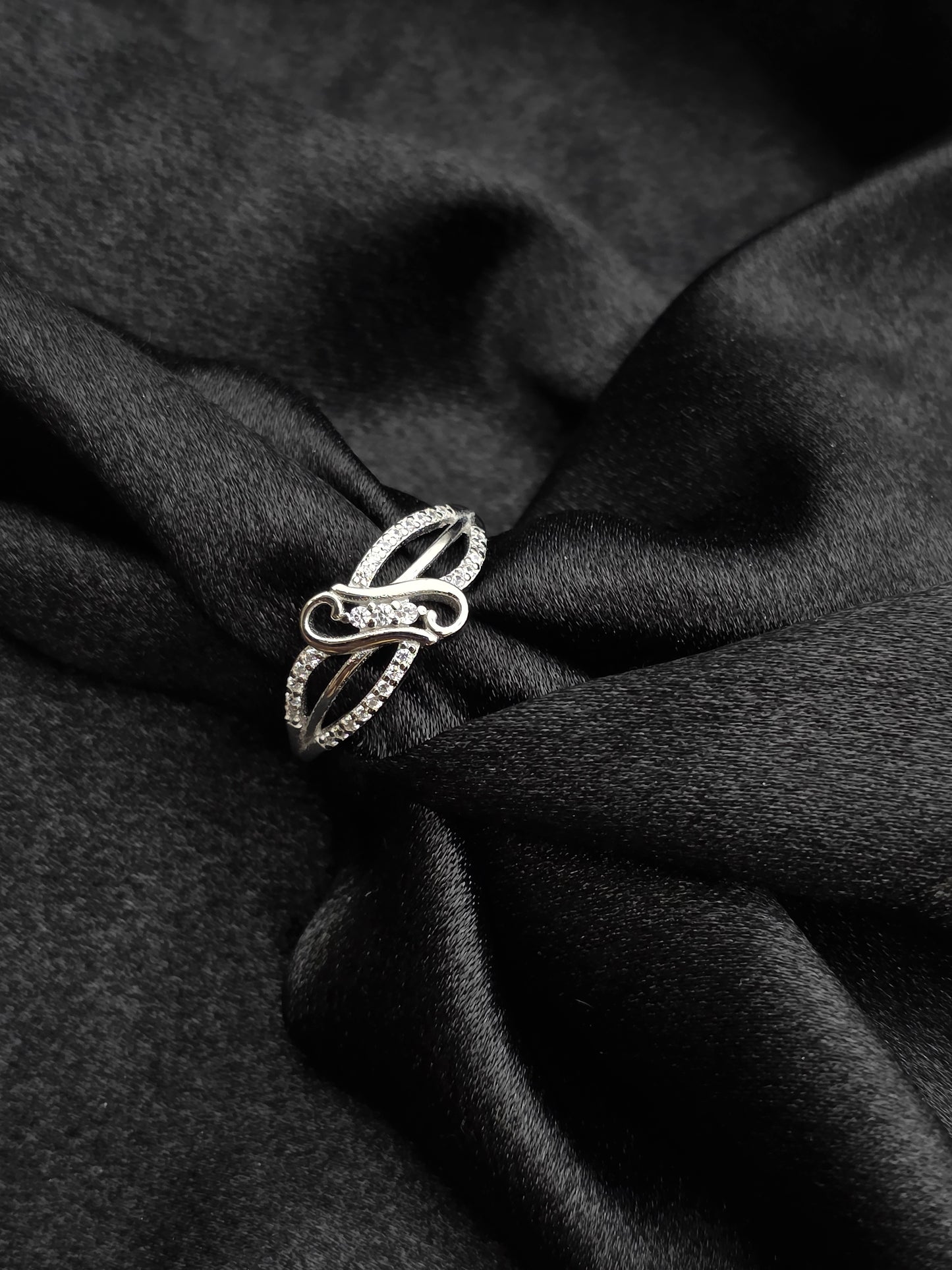 SILVER RING SIZE 8 GR513