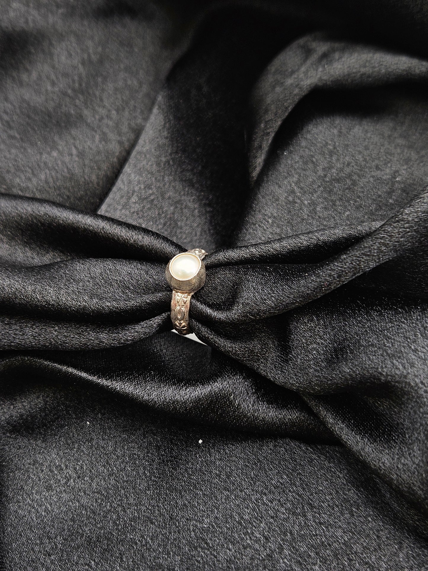 PEARL SILVER RING SIZE 3 GR307