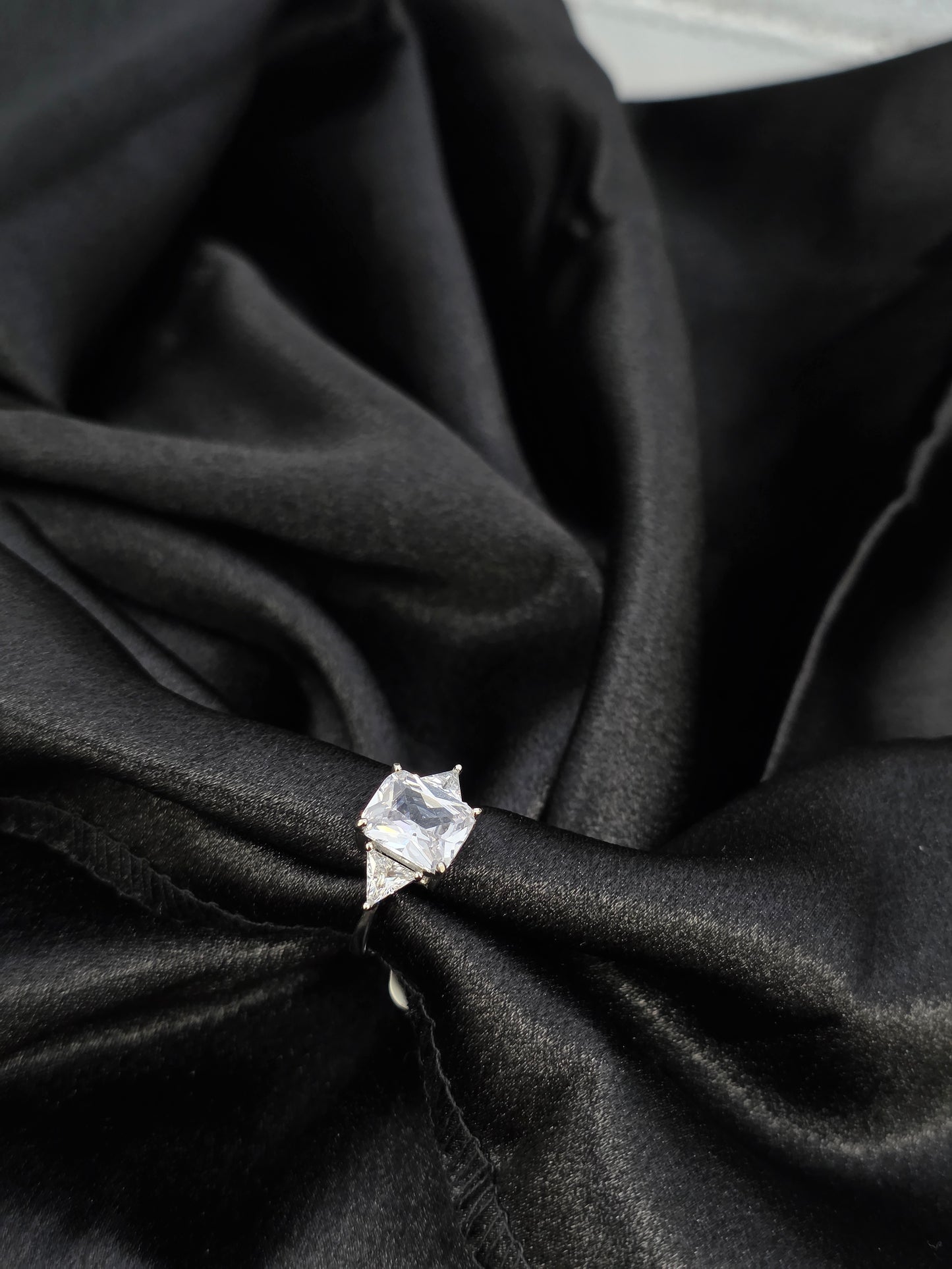 SILVER RING SIZE 6 GR084