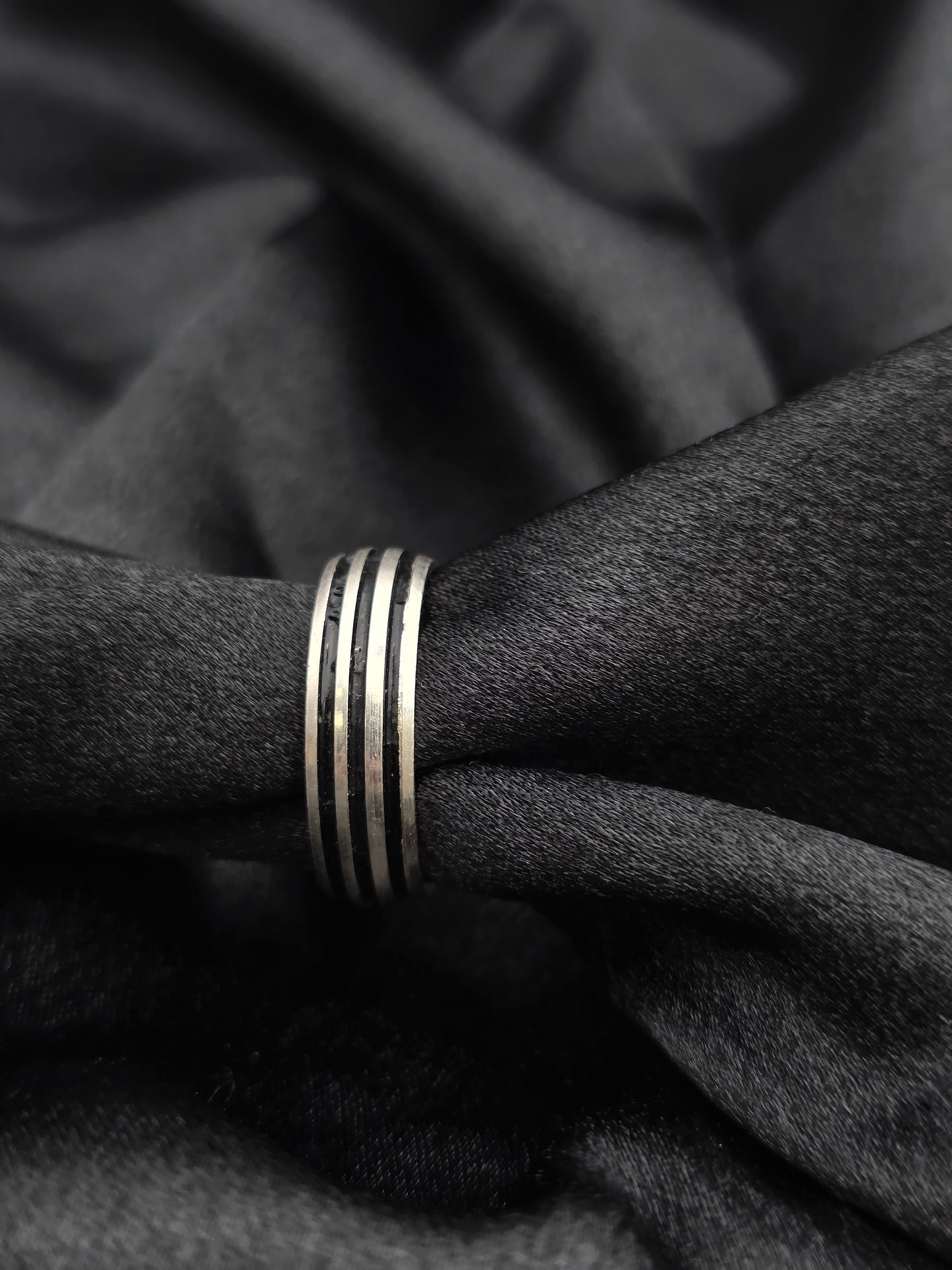 BOYS SILVER BAND SIZE 10 BR014
