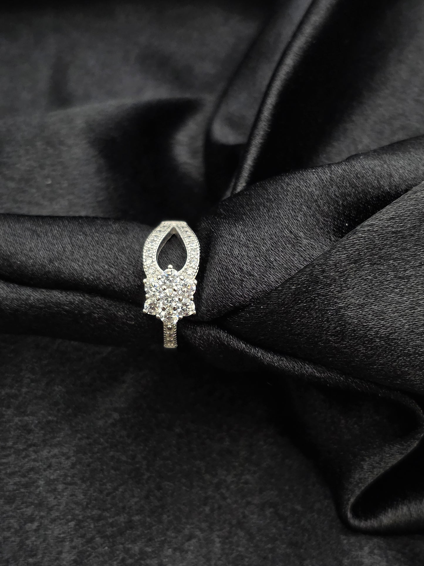 SILVER RING SIZE 5 GR497