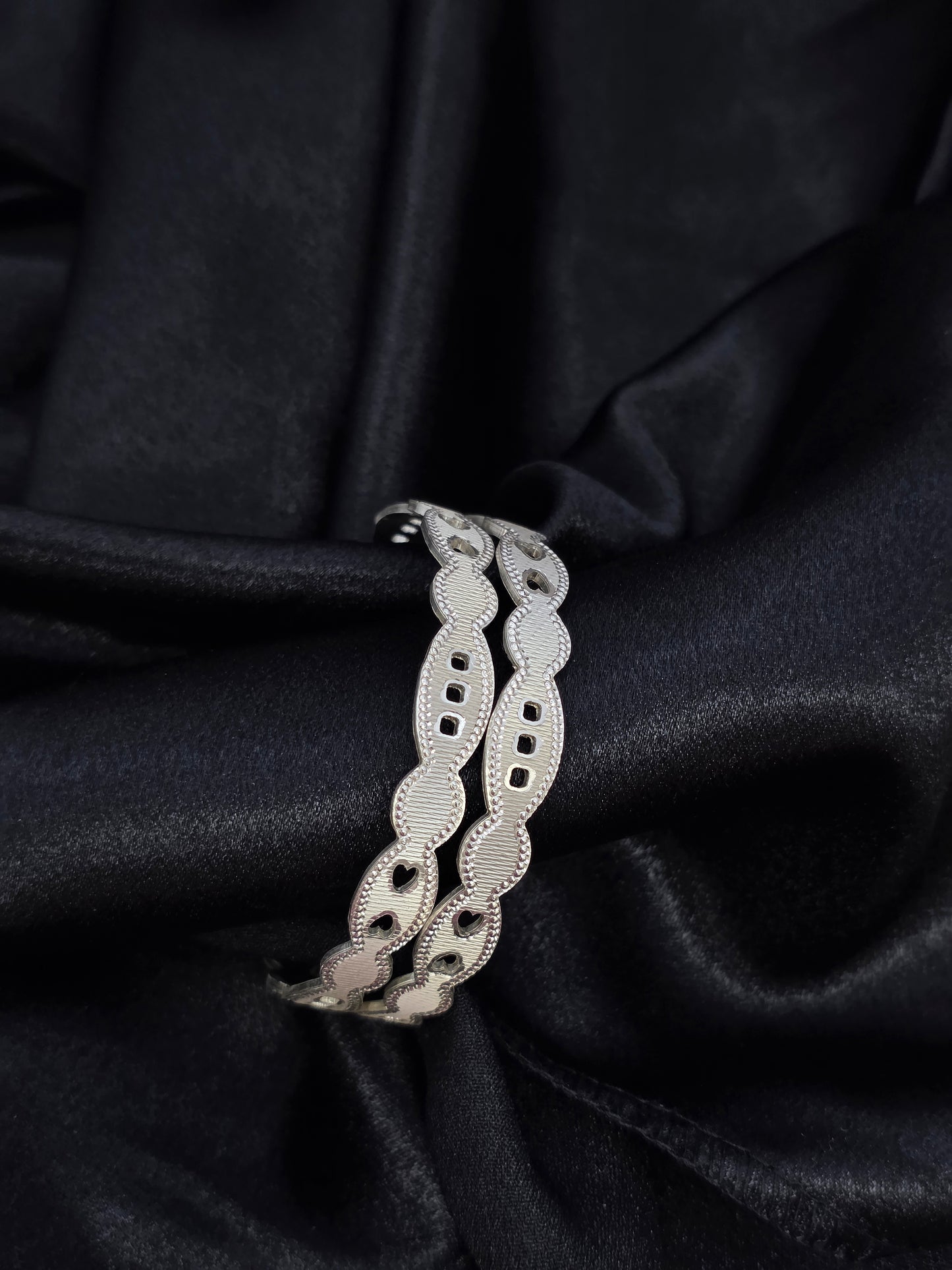 PURE SILVER BANGLES SIZE 2.2 LB010