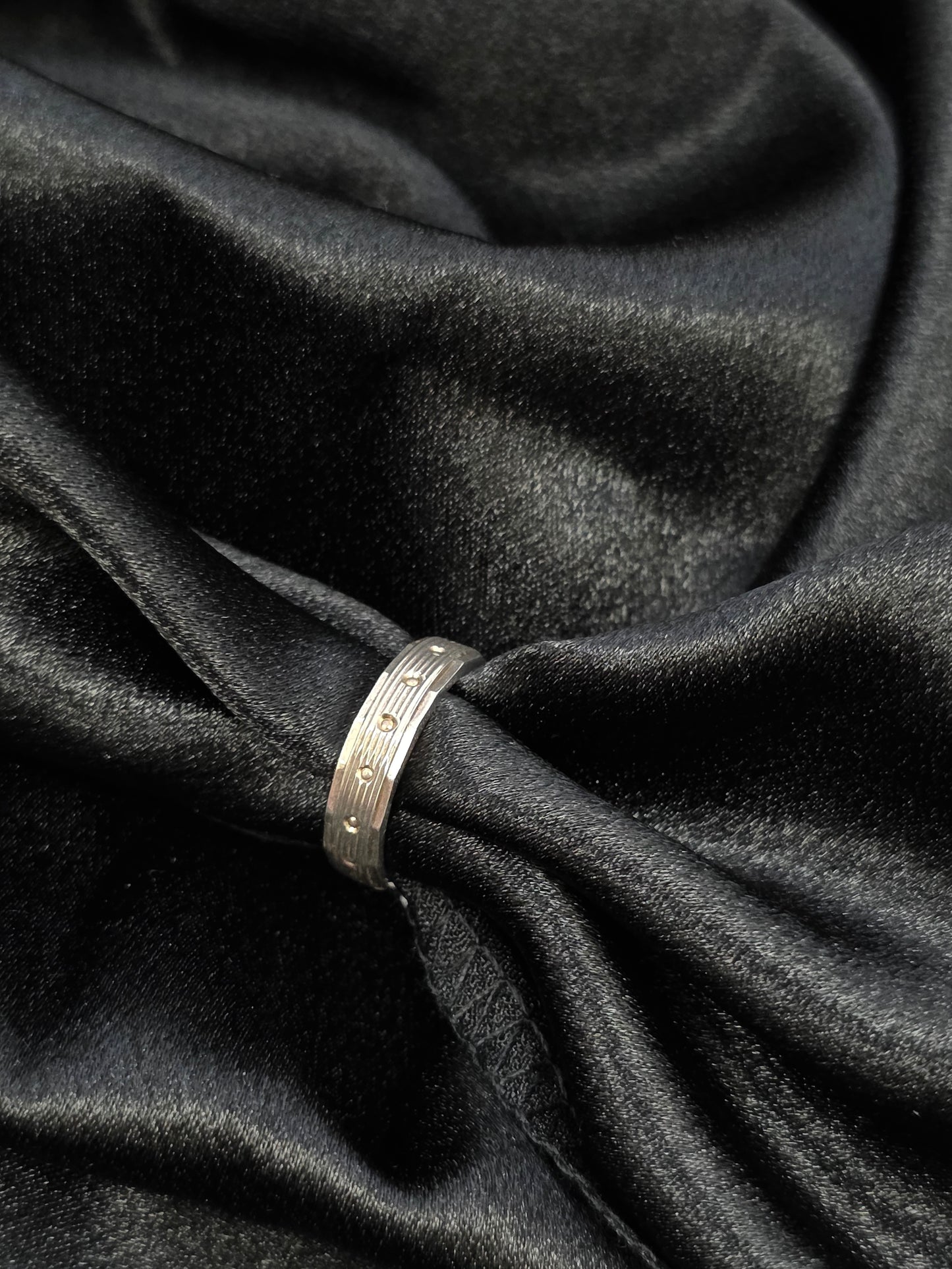 SILVER RING SIZE 6 GR064