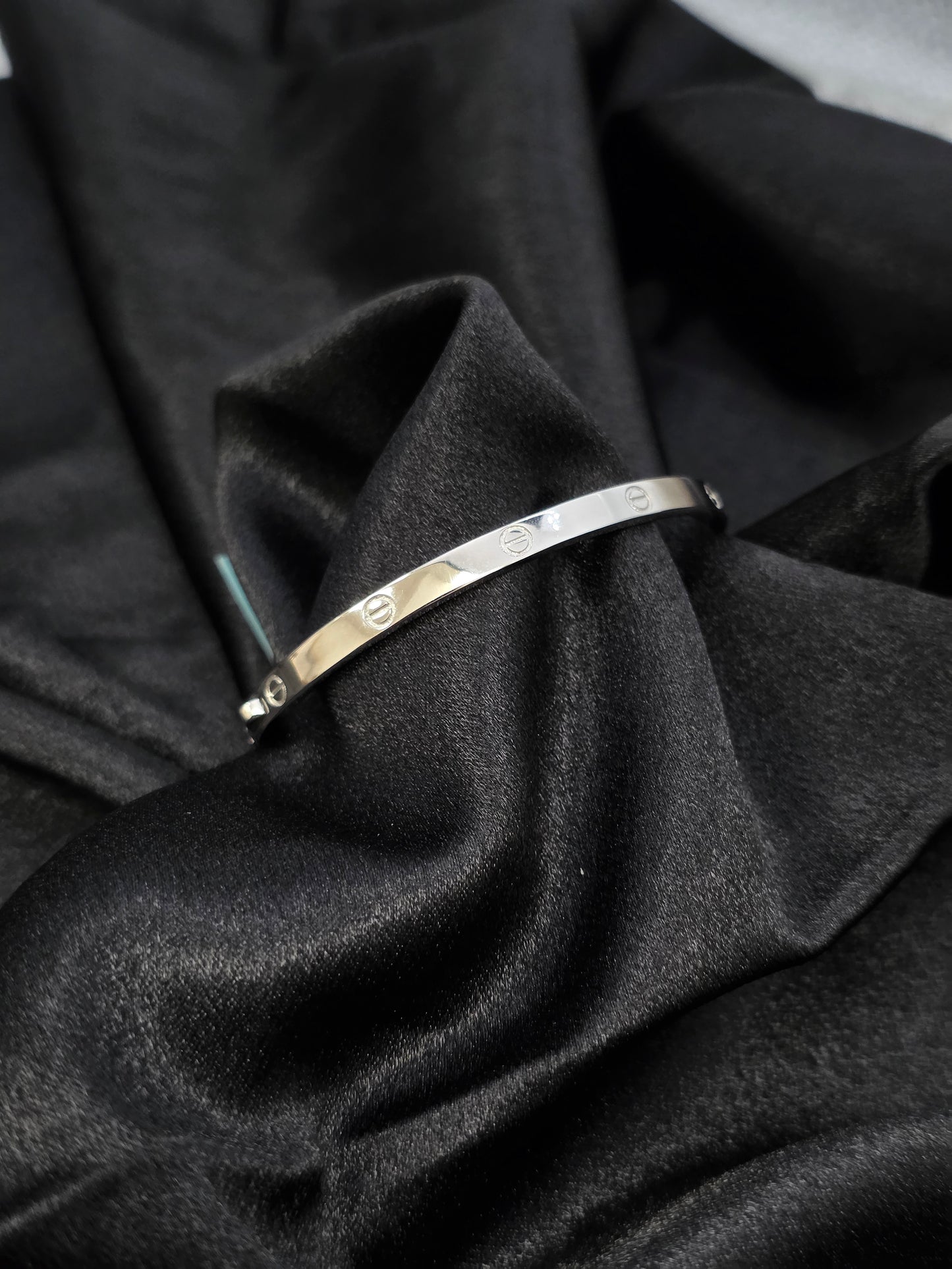 SILVER BANGLE BRACELET 2.2 INCH GB034