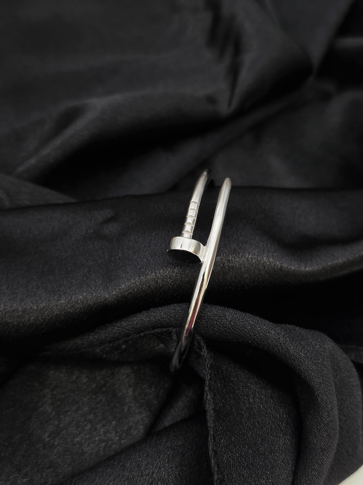 SILVER BANGLE BRACELET 2.2 INCH GB039