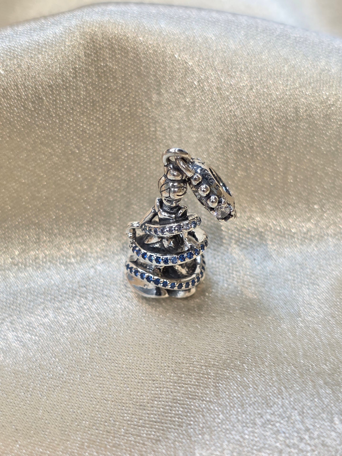 DISNEY CINDERELLA MAGICAL MOMENT DANGLE CHARM PC086