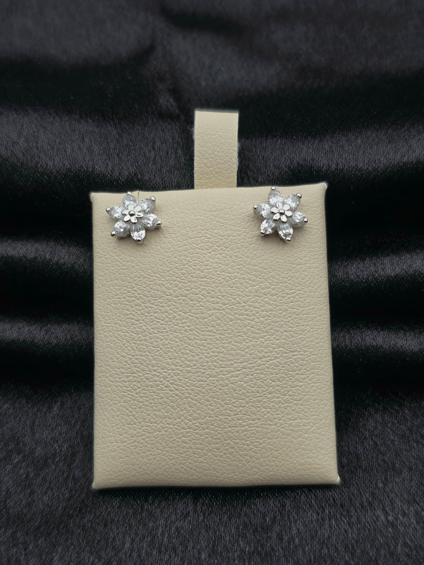 SILVER EAR STUDS GE447