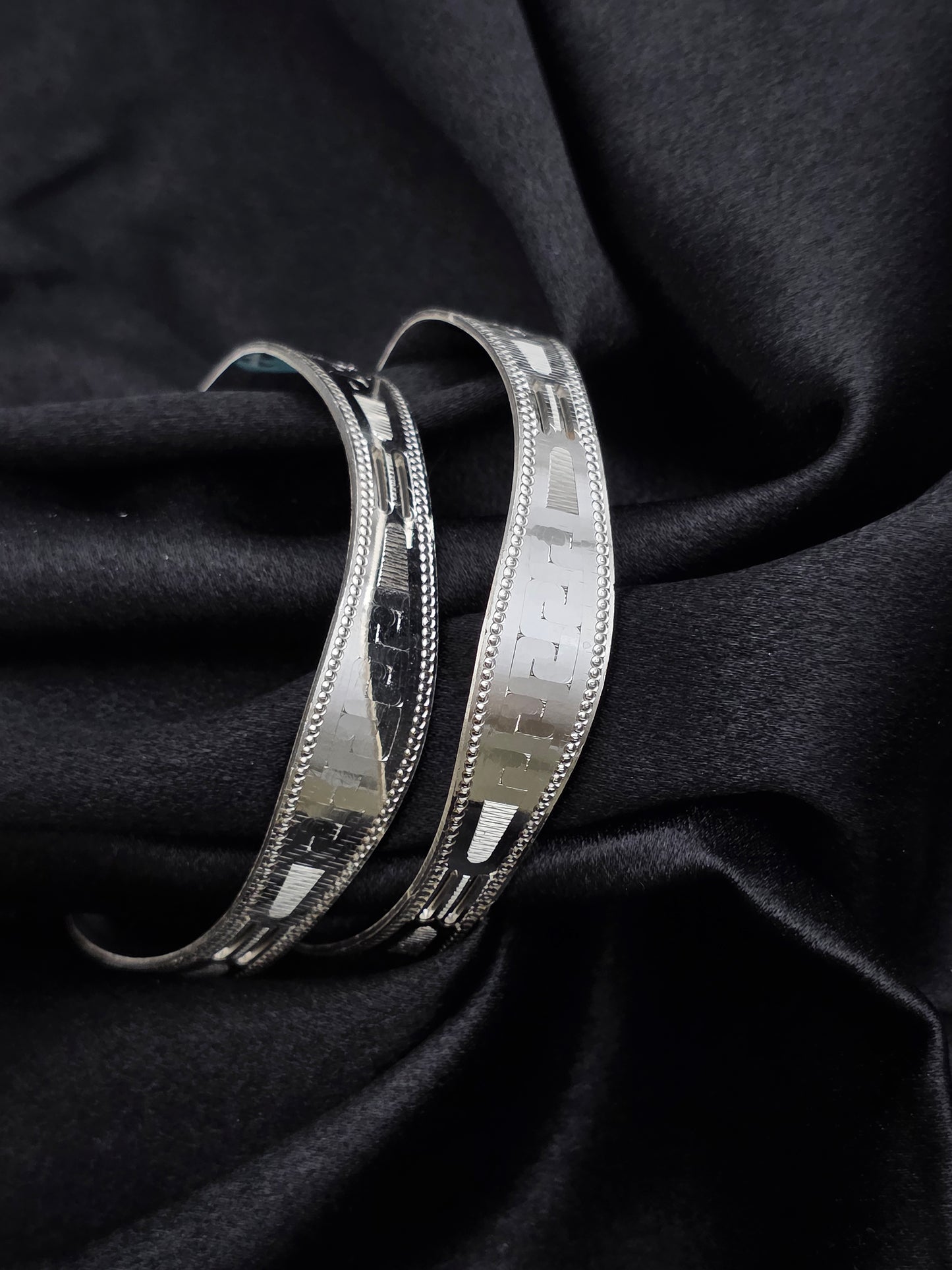 PURE SILVER BANGLES SIZE 2.4 LB035
