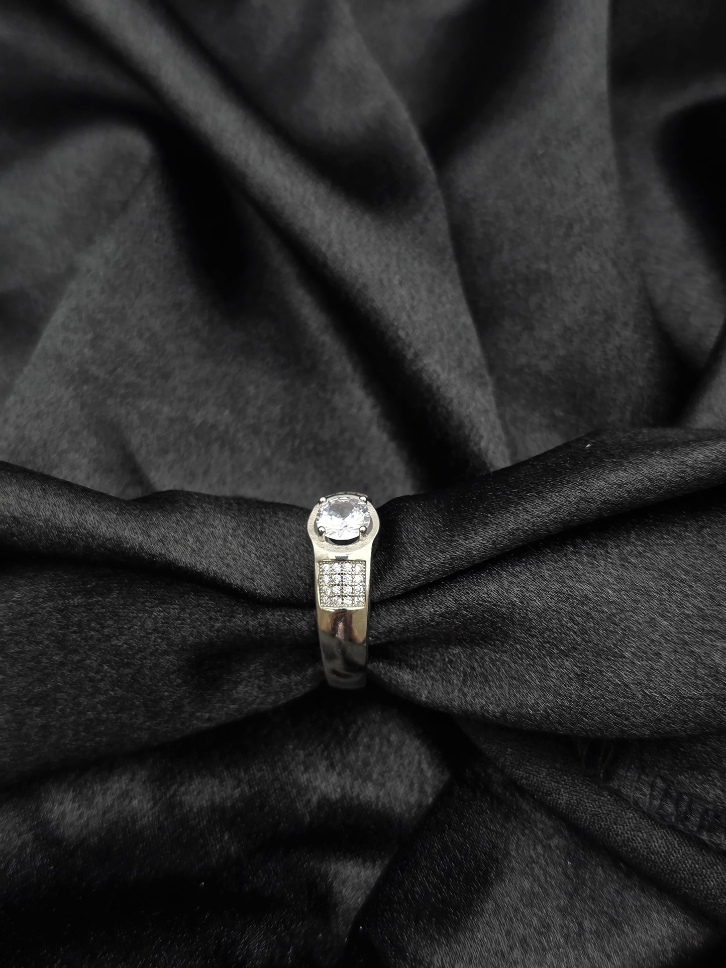 BOYS SILVER RING SIZE 10 BR010