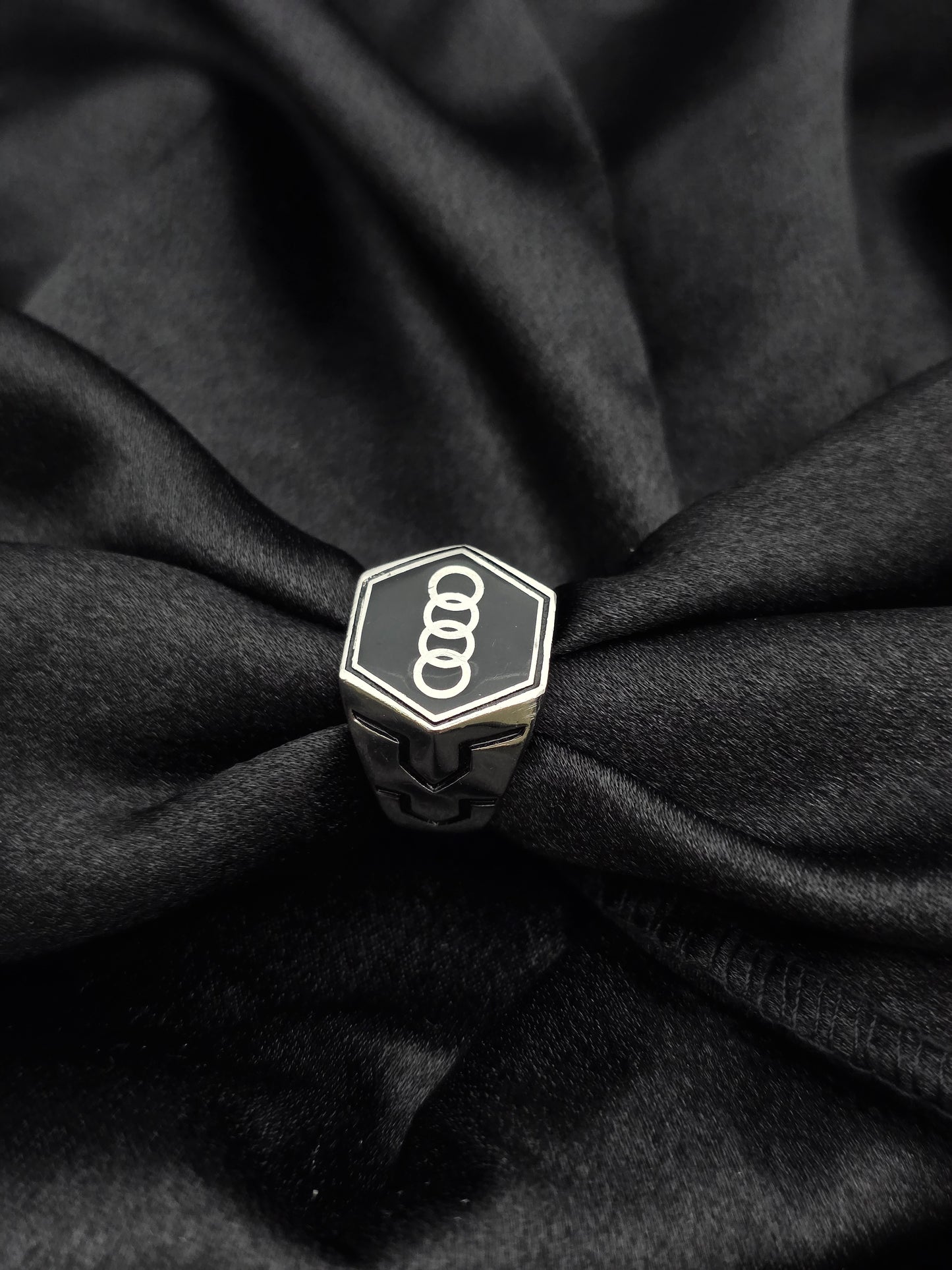 BOYS SILVER RING SIZE 8 BR040