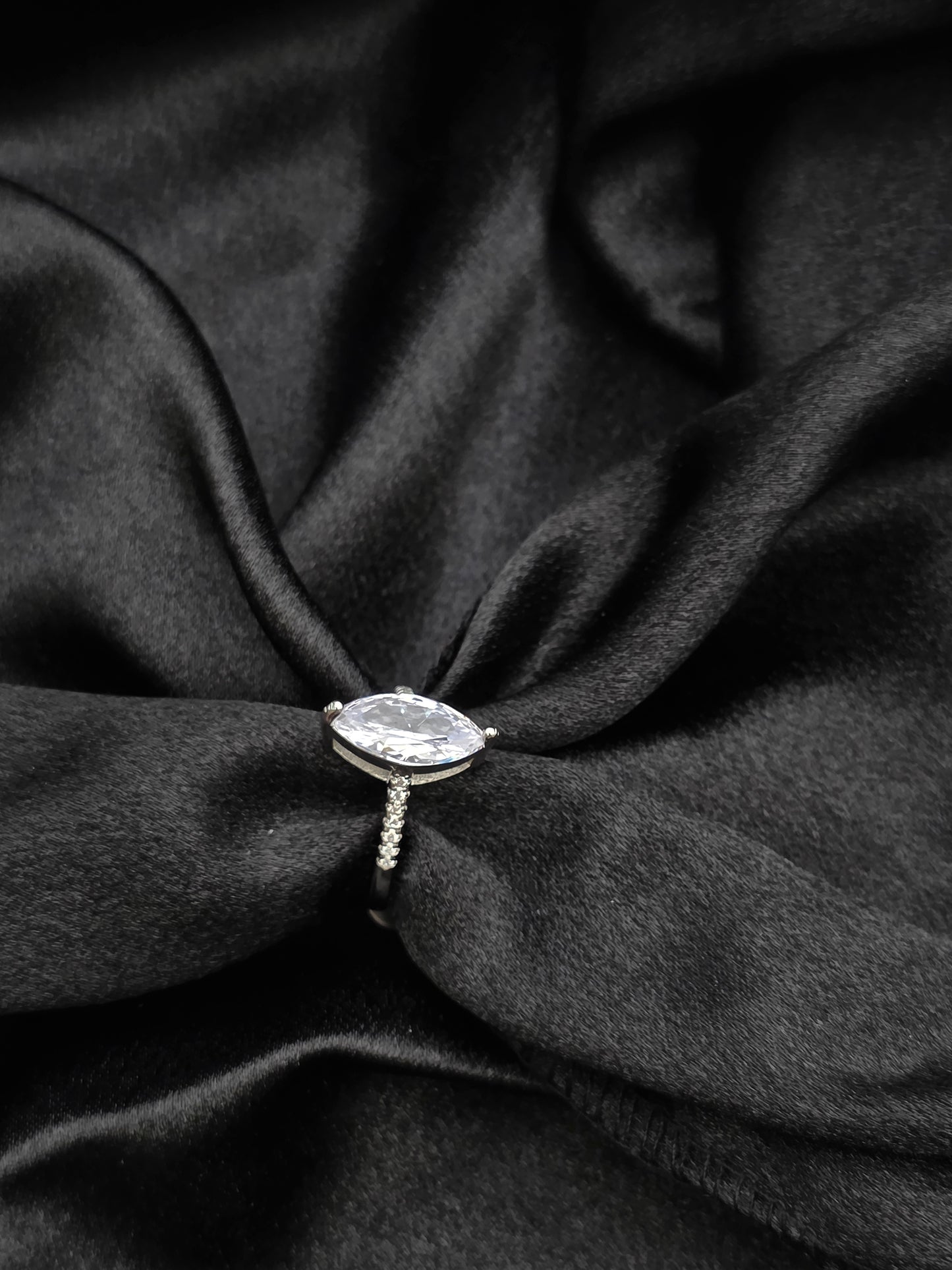 SILVER RING SIZE 7 GR284