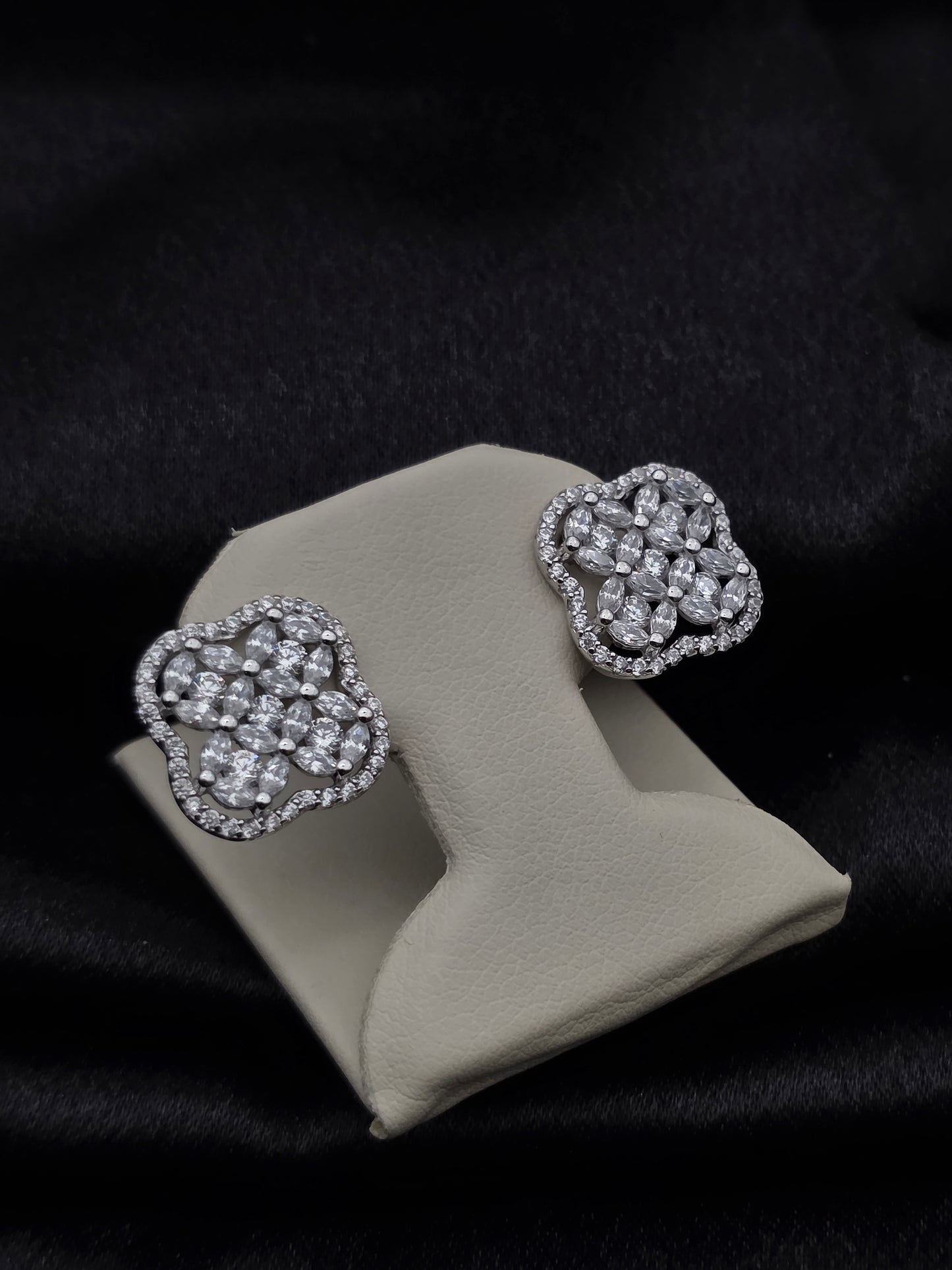 SILVER EAR STUDS GE586