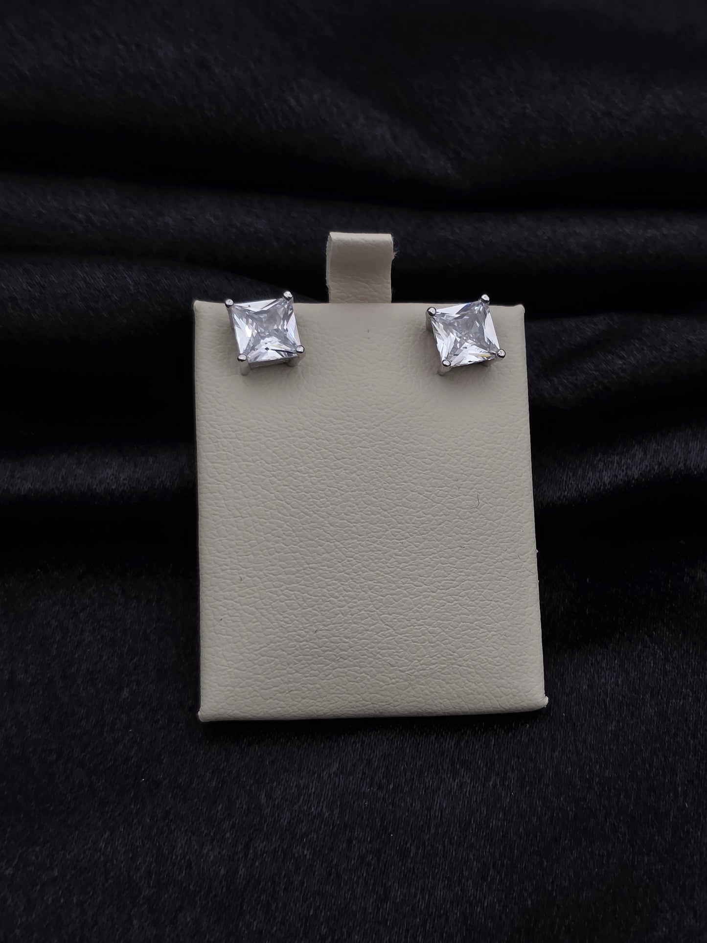 SILVER EAR STUDS GE137