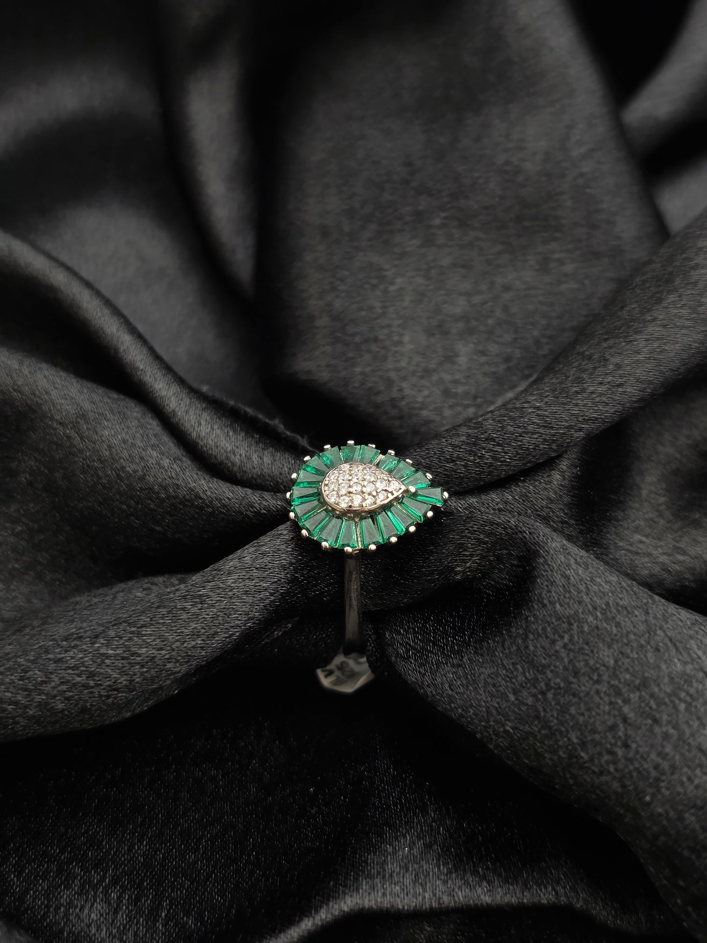 SILVER RING SIZE 8 GR143