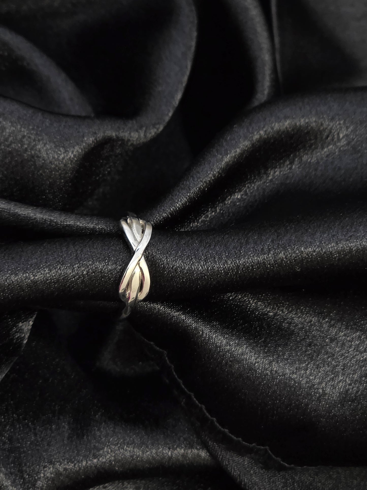 SILVER RING SIZE 6 GR113