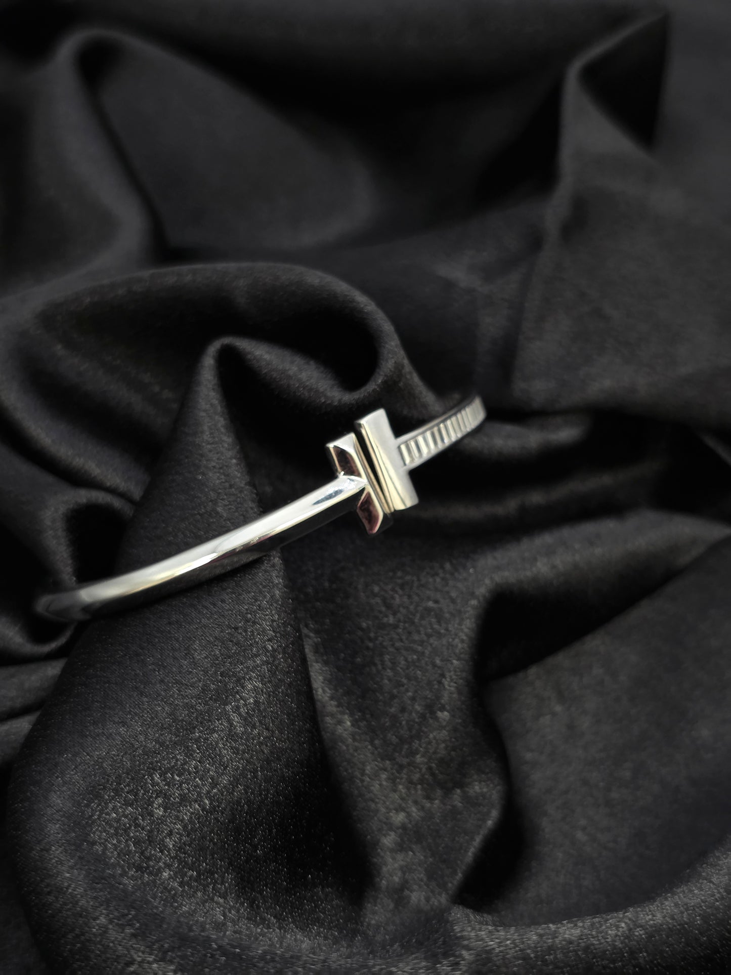 SILVER BANGLE BRACELET 2.3 INCH GB031