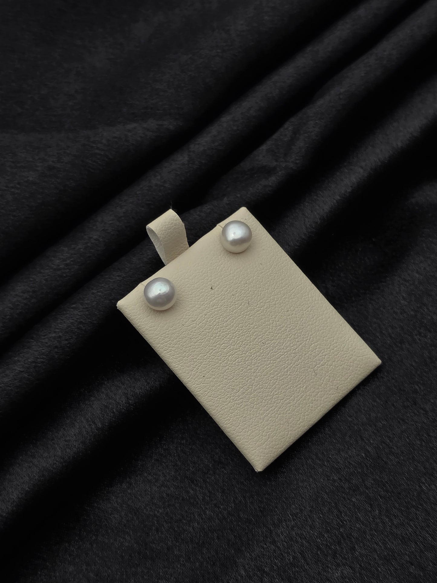 SILVER EAR STUDS GE142