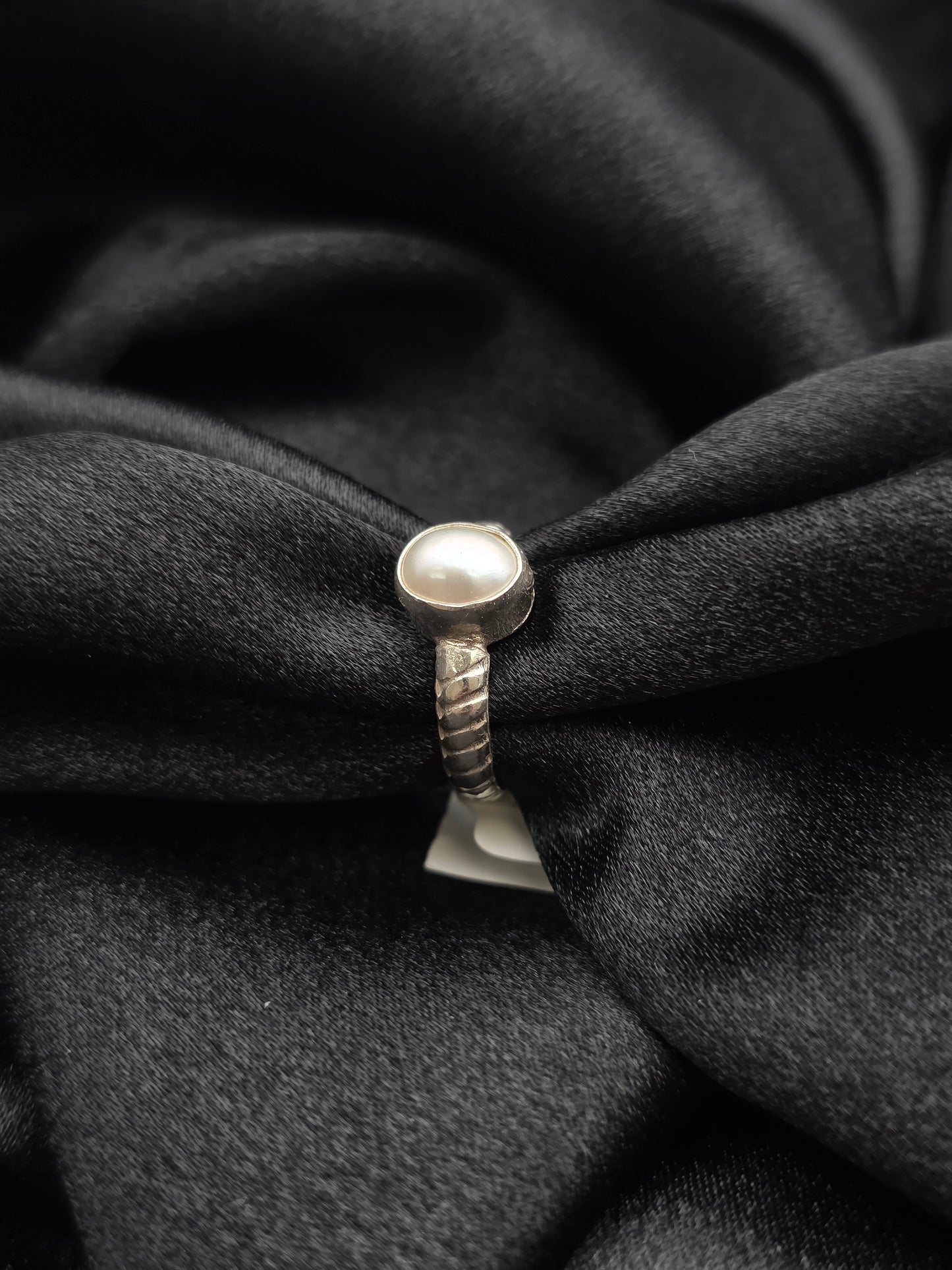 PEARL SILVER RING SIZE 6 GR303
