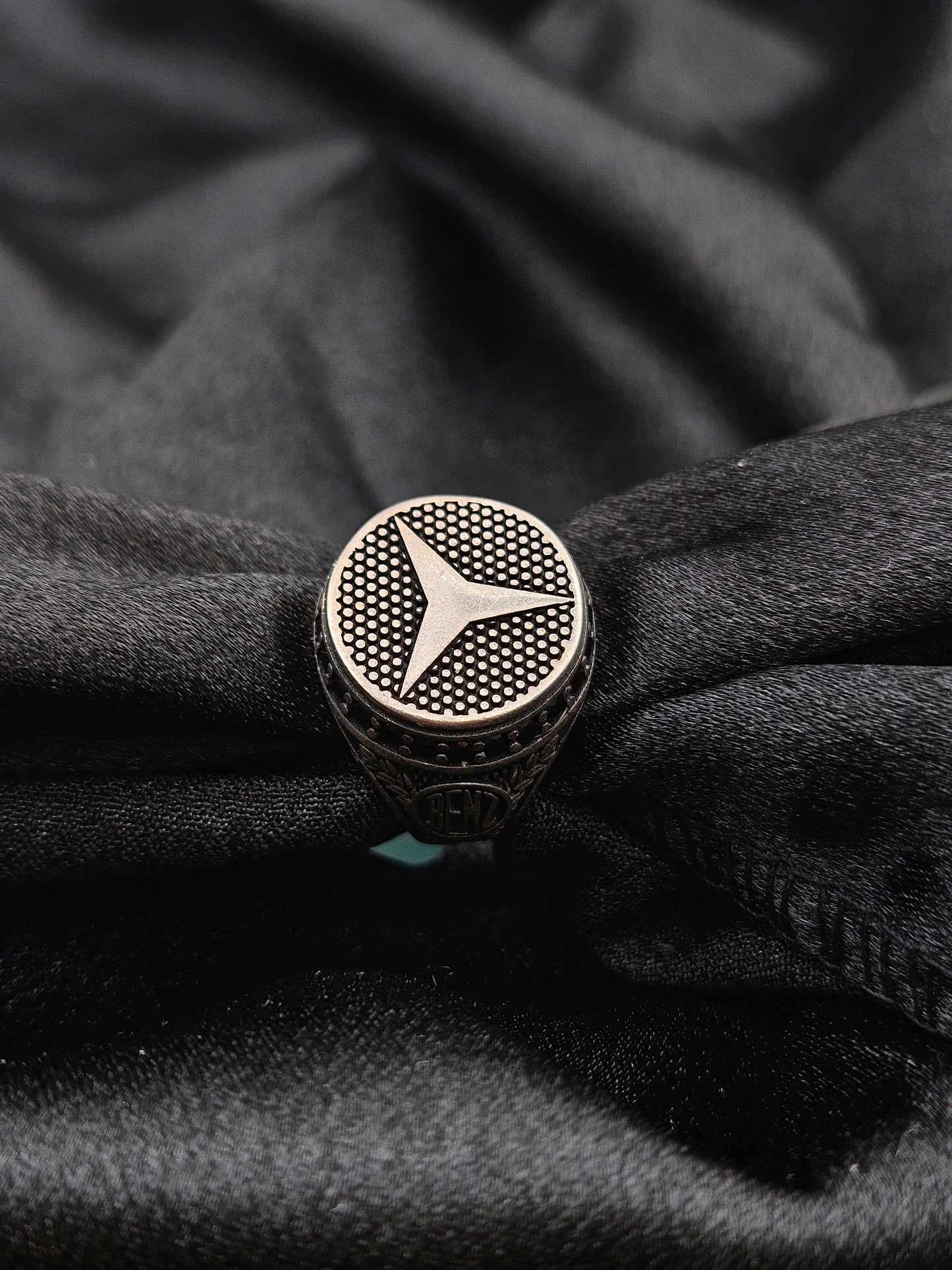 BOYS SILVER RING SIZE 8 BR041