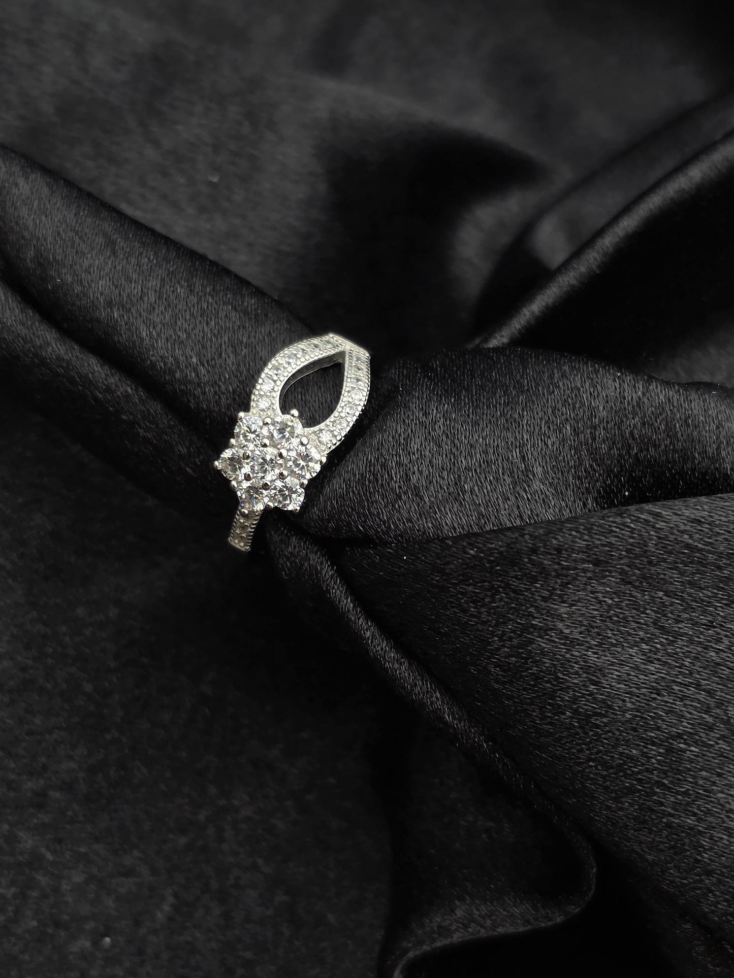 SILVER RING SIZE 5 GR497