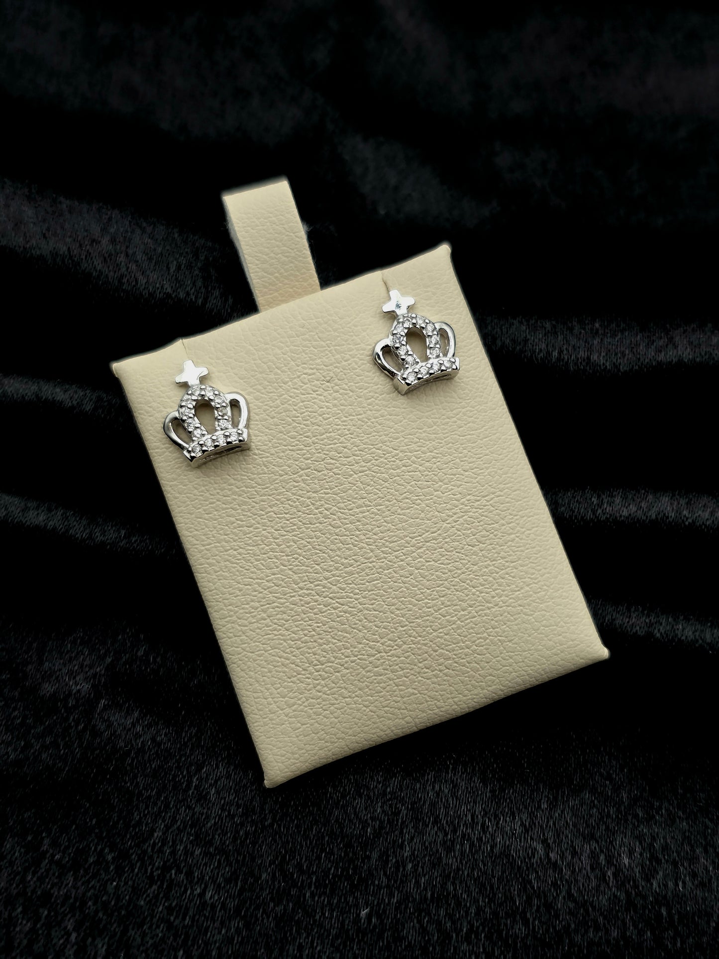 SILVER EAR STUDS GE391
