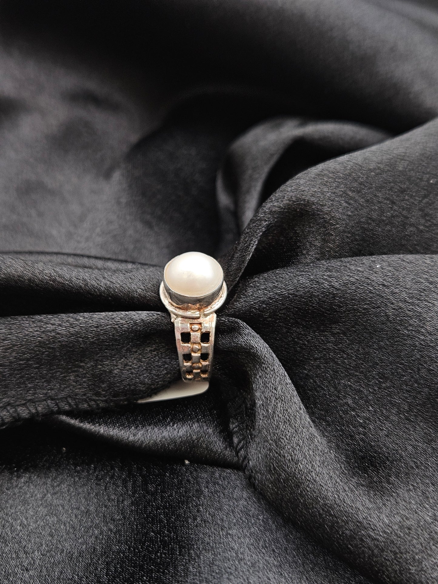 PEARL SILVER RING SIZE 9 GR317