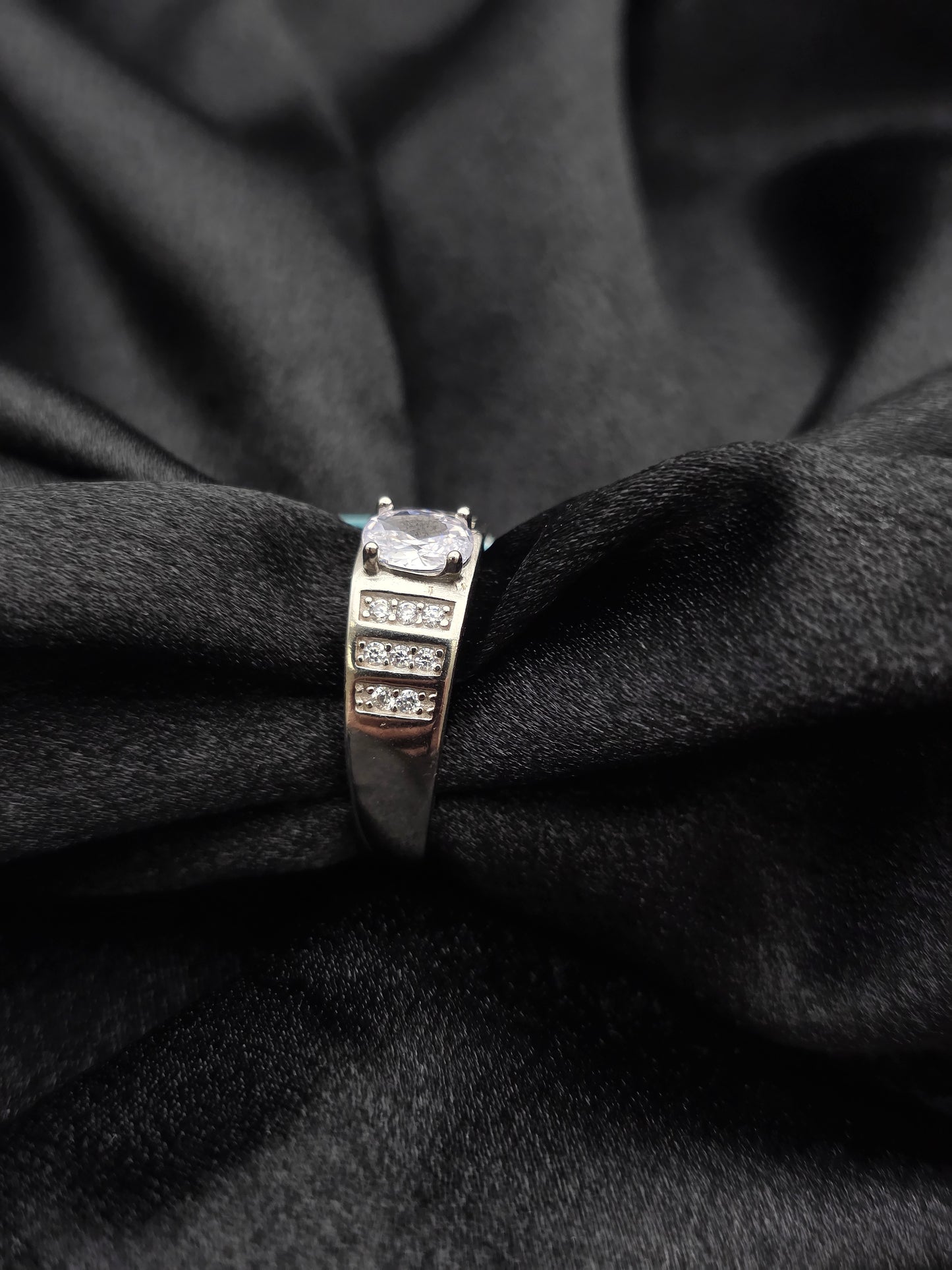 BOYS SILVER RING SIZE 11 BR074