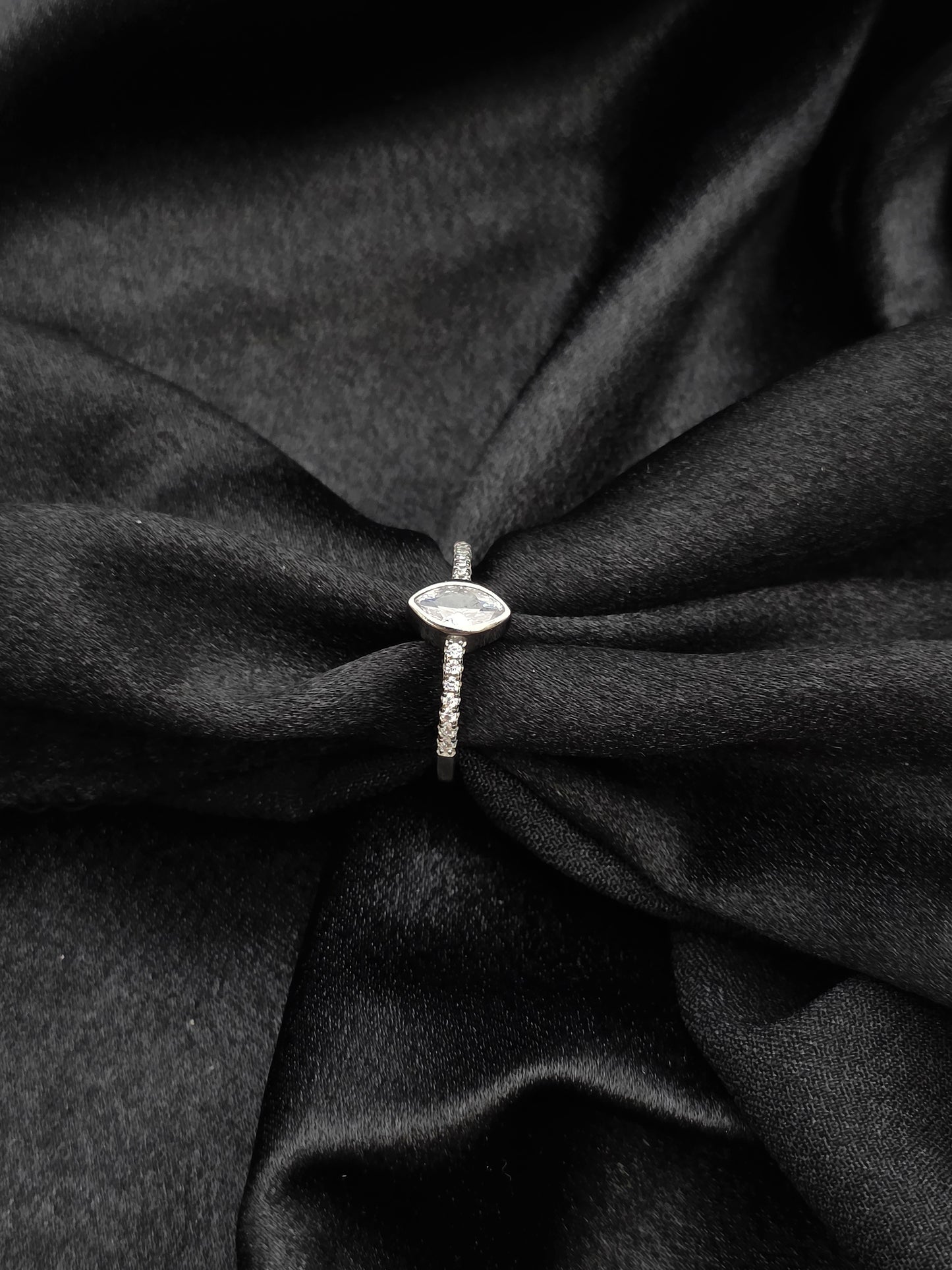SILVER RING SIZE 7 GR259