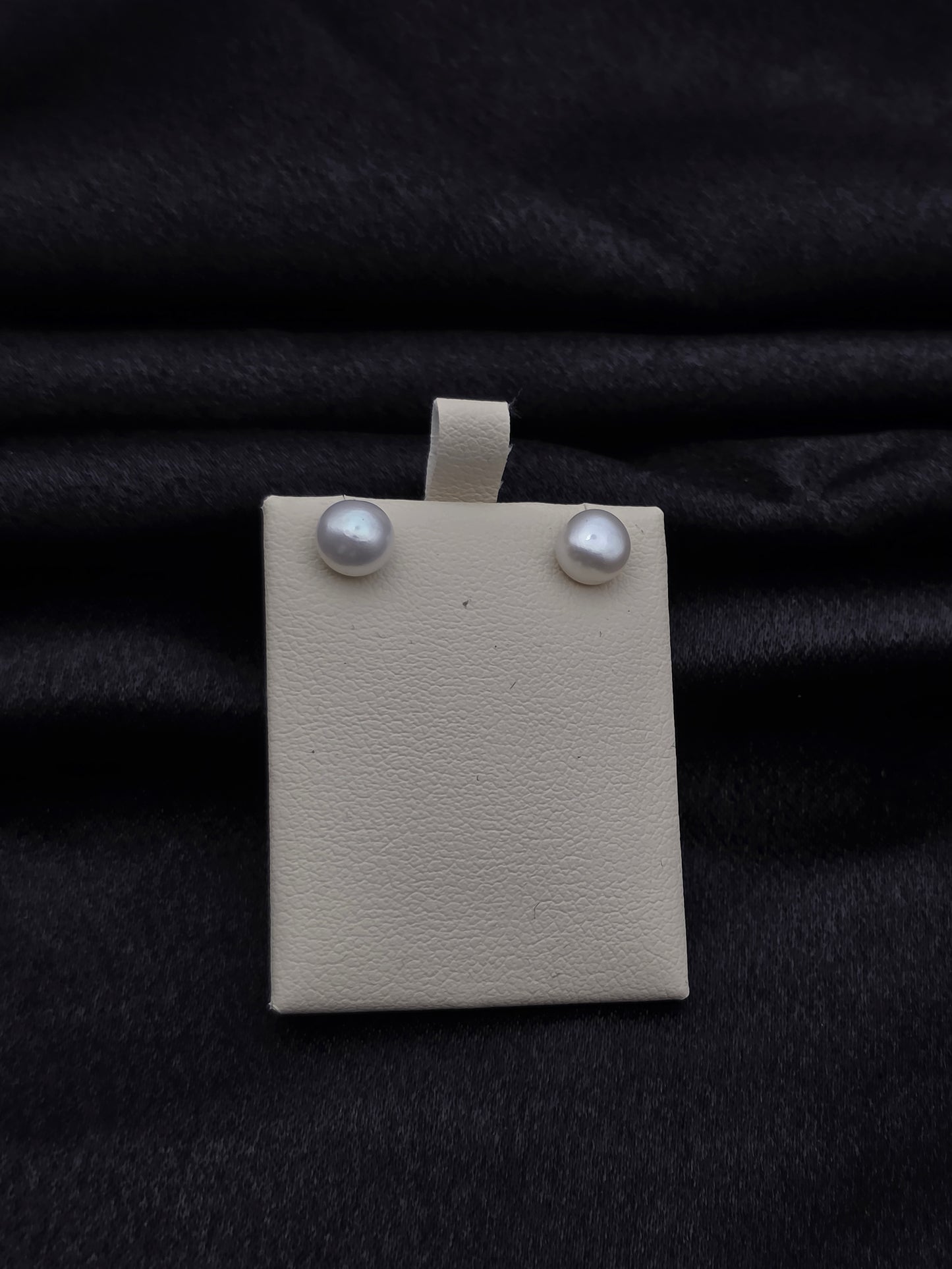 SILVER EAR STUDS GE142