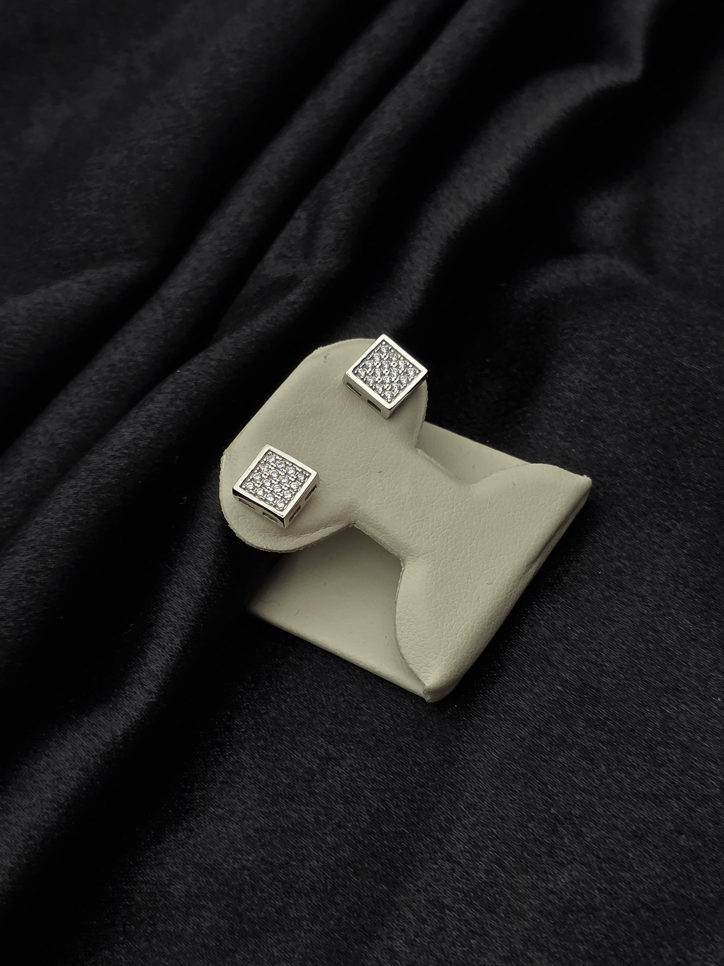 SILVER EAR STUDS GE131