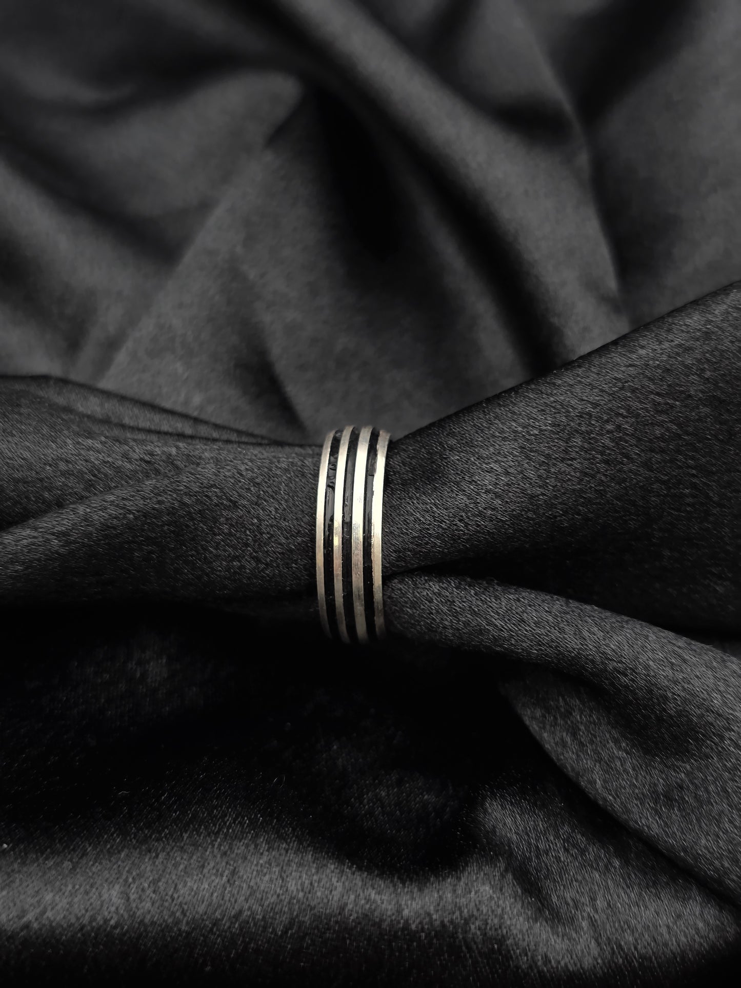 BOYS SILVER BAND SIZE 10 BR014