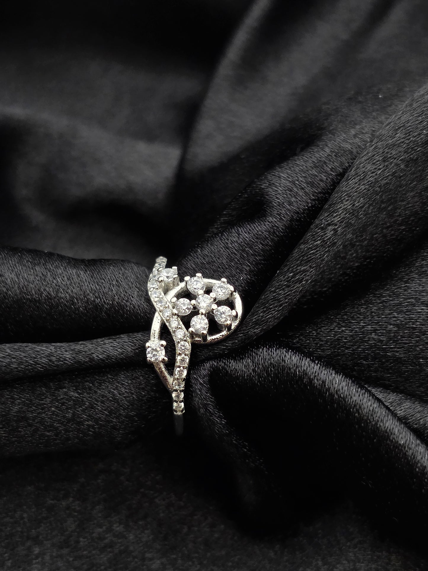 SILVER RING SIZE 7 GR525