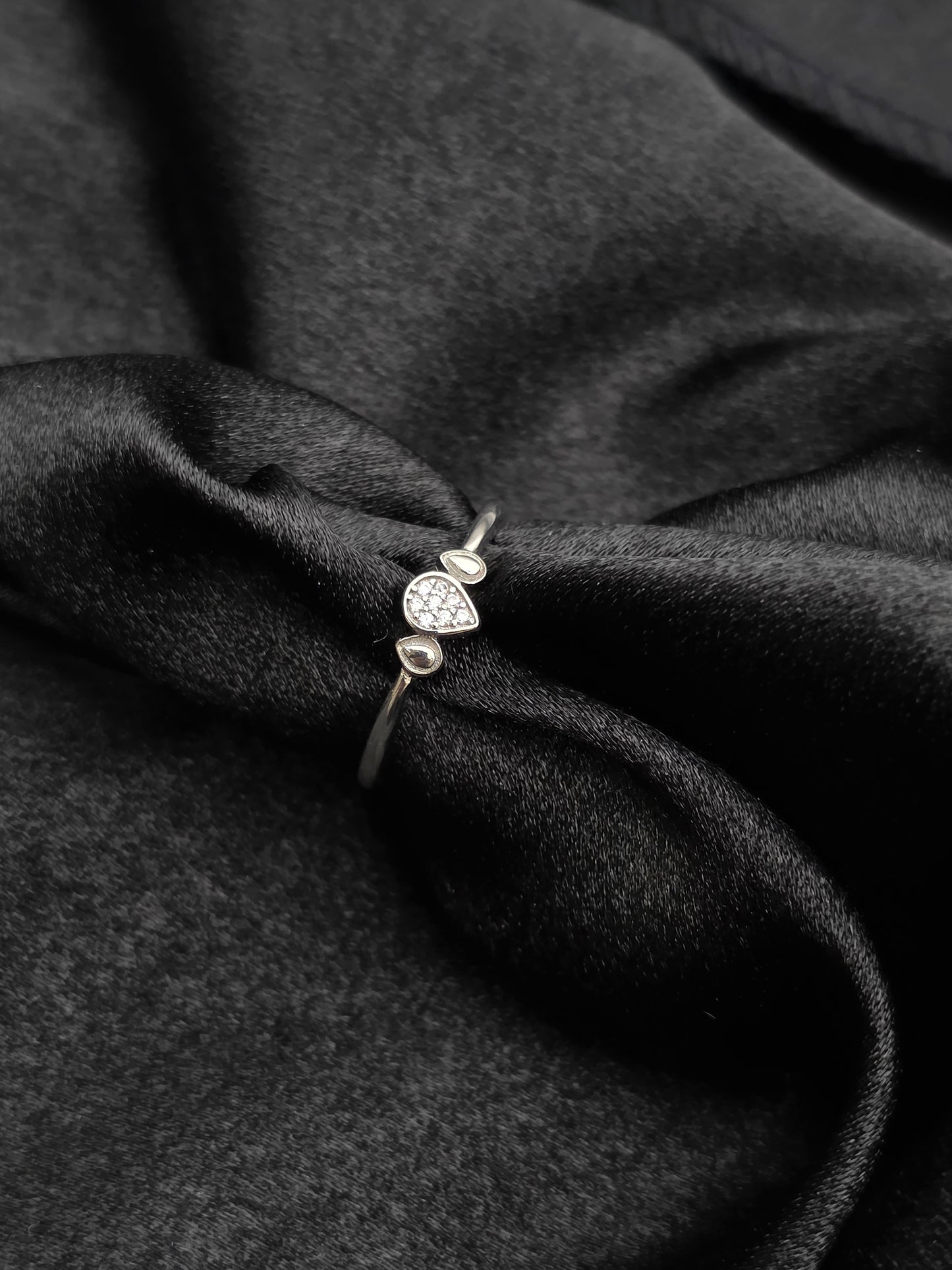 SILVER RING SIZE 8 GR178