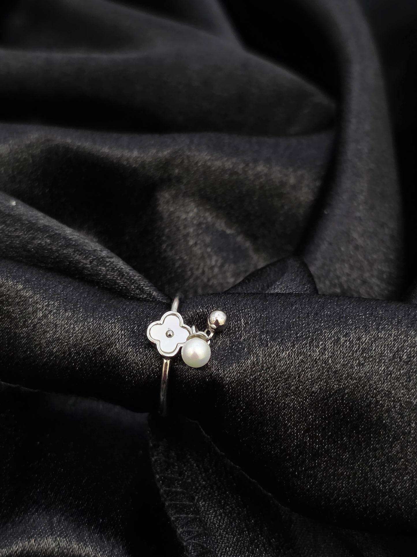 SILVER RING SIZE 6 GR067