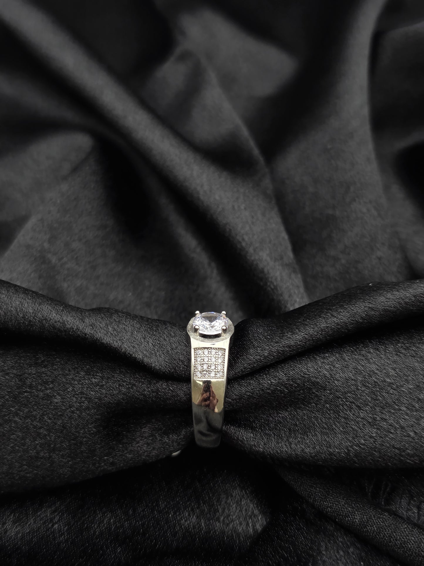 BOYS SILVER RING SIZE 10 BR010