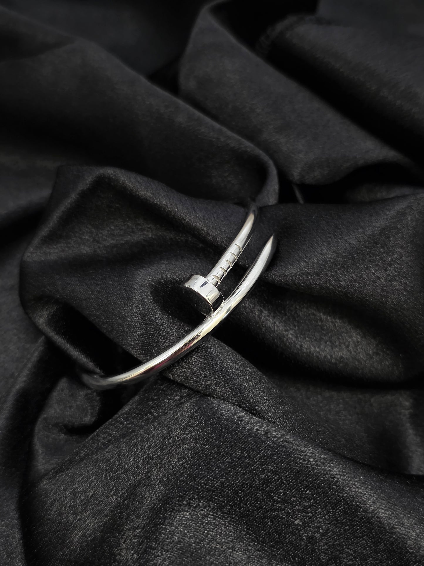 SILVER BANGLE BRACELET 2.2 INCH GB039