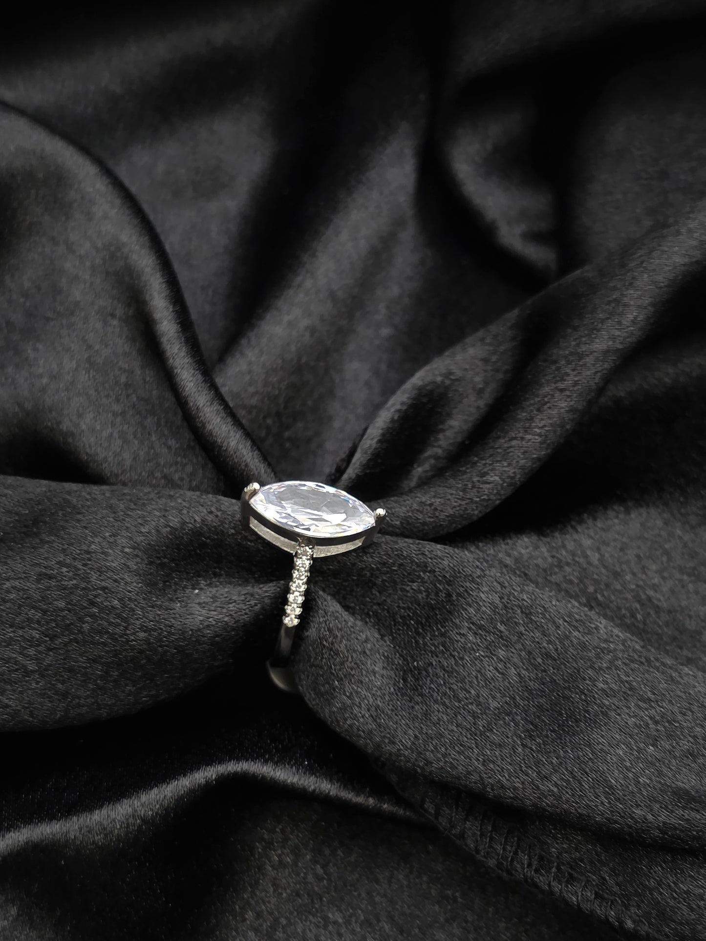 SILVER RING SIZE 7 GR284