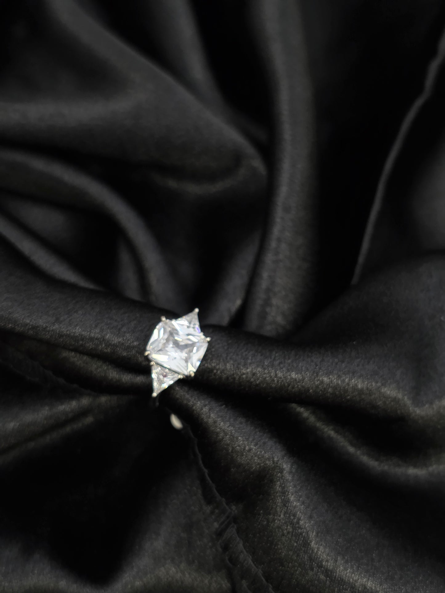 SILVER RING SIZE 6 GR084