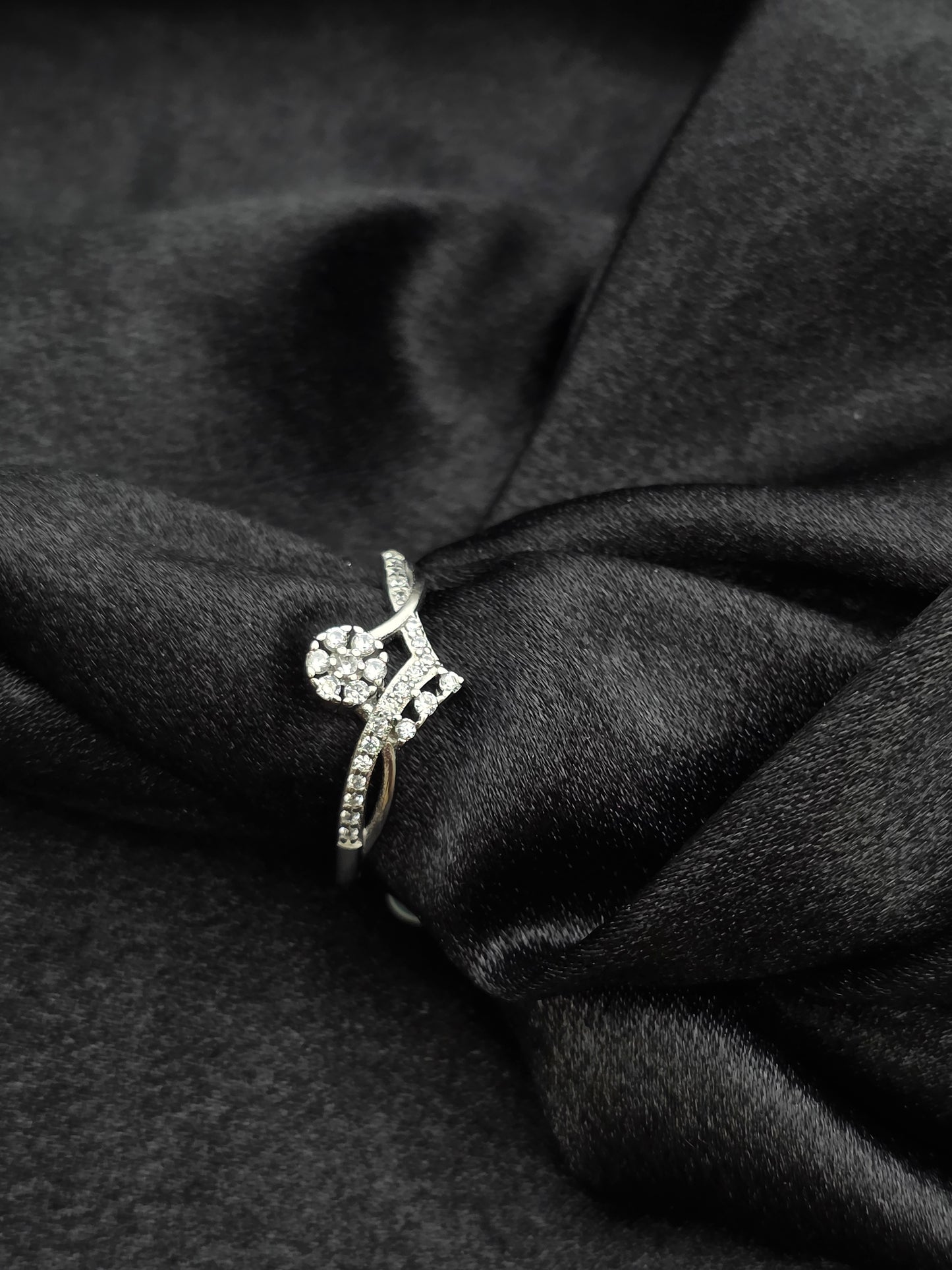 SILVER RING SIZE 8 GR512