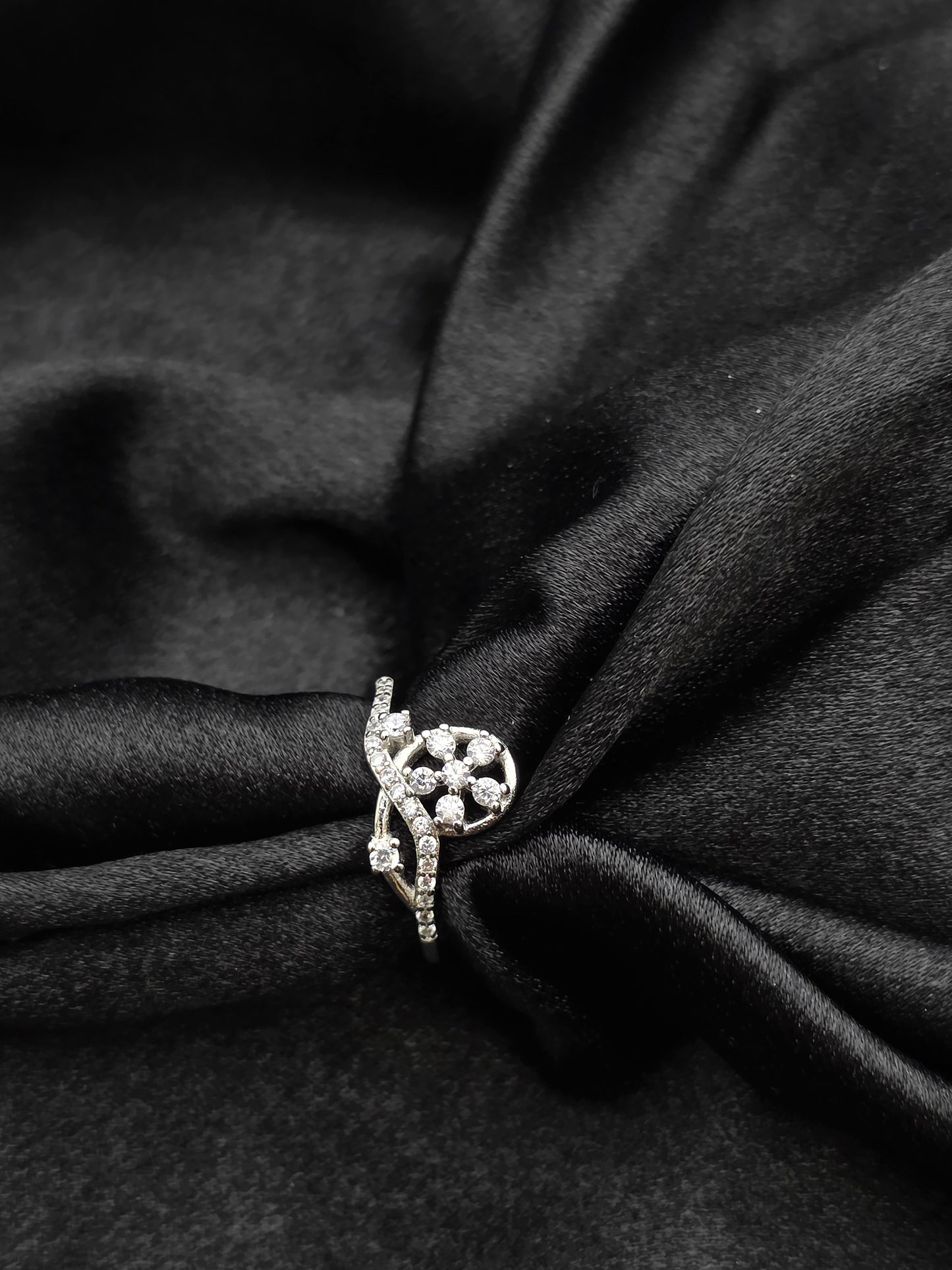 SILVER RING SIZE 7 GR525