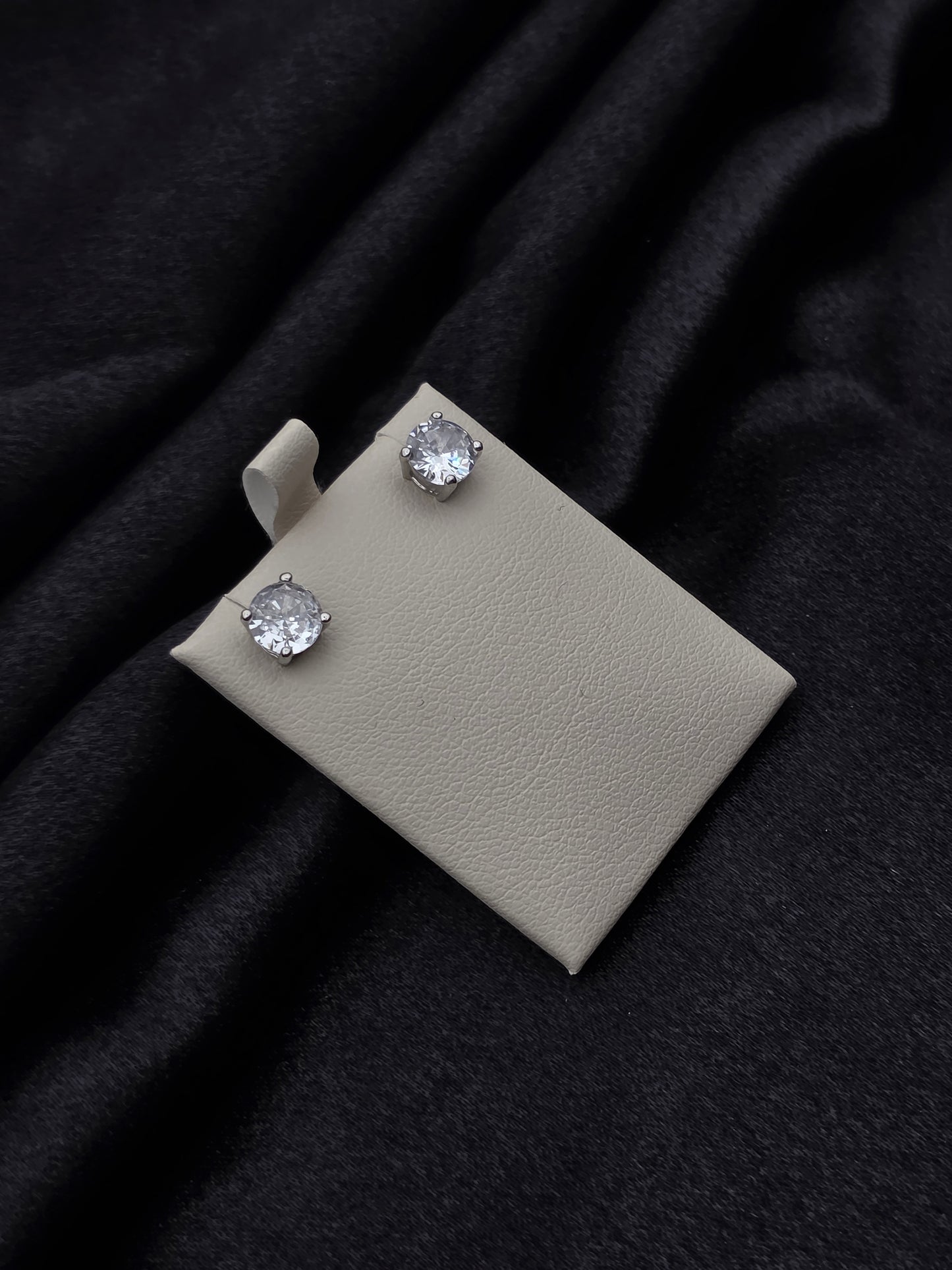 SILVER EAR STUDS GE138