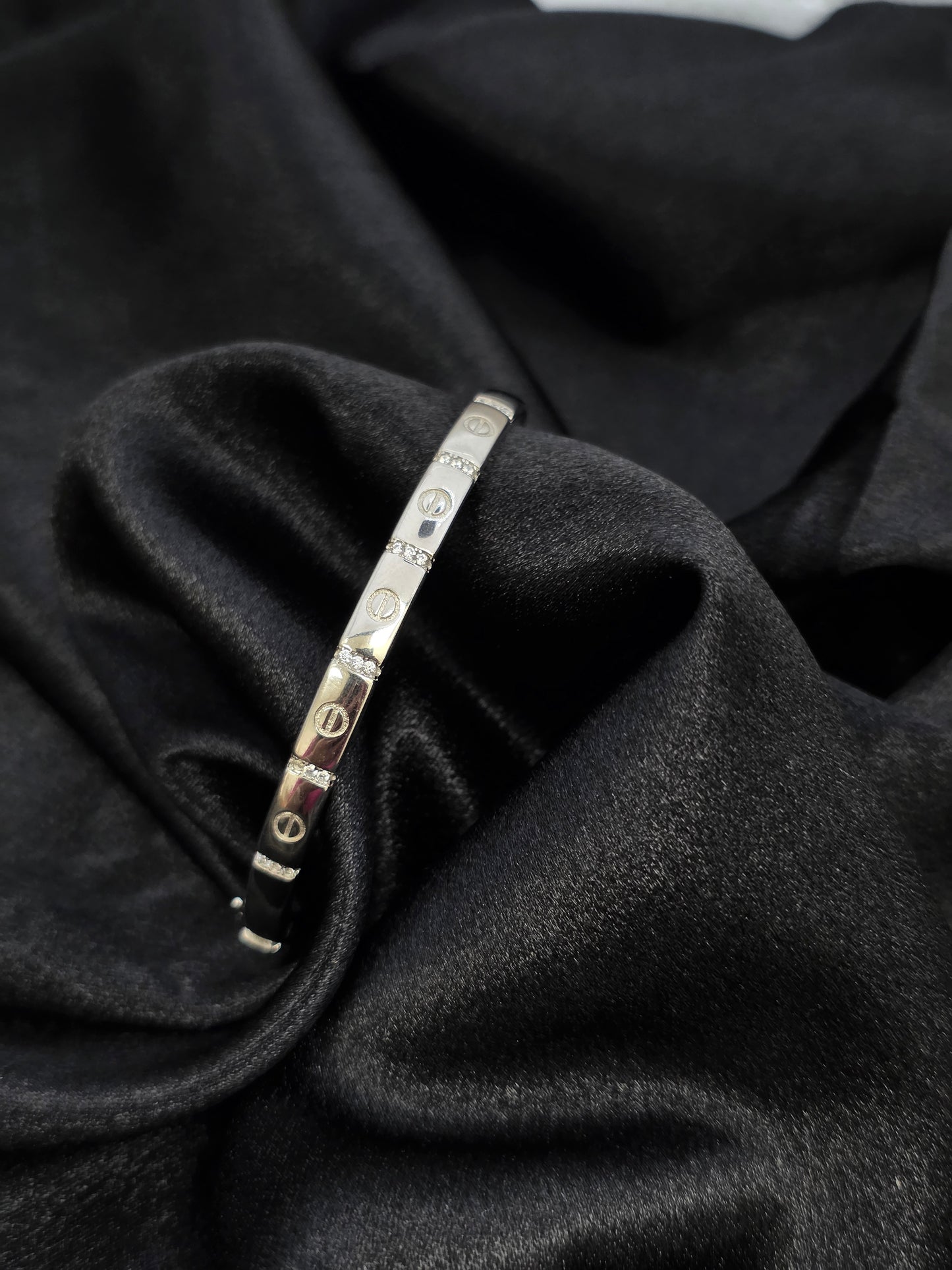 SILVER BANGLE BRACELET 2.2 INCH GB040